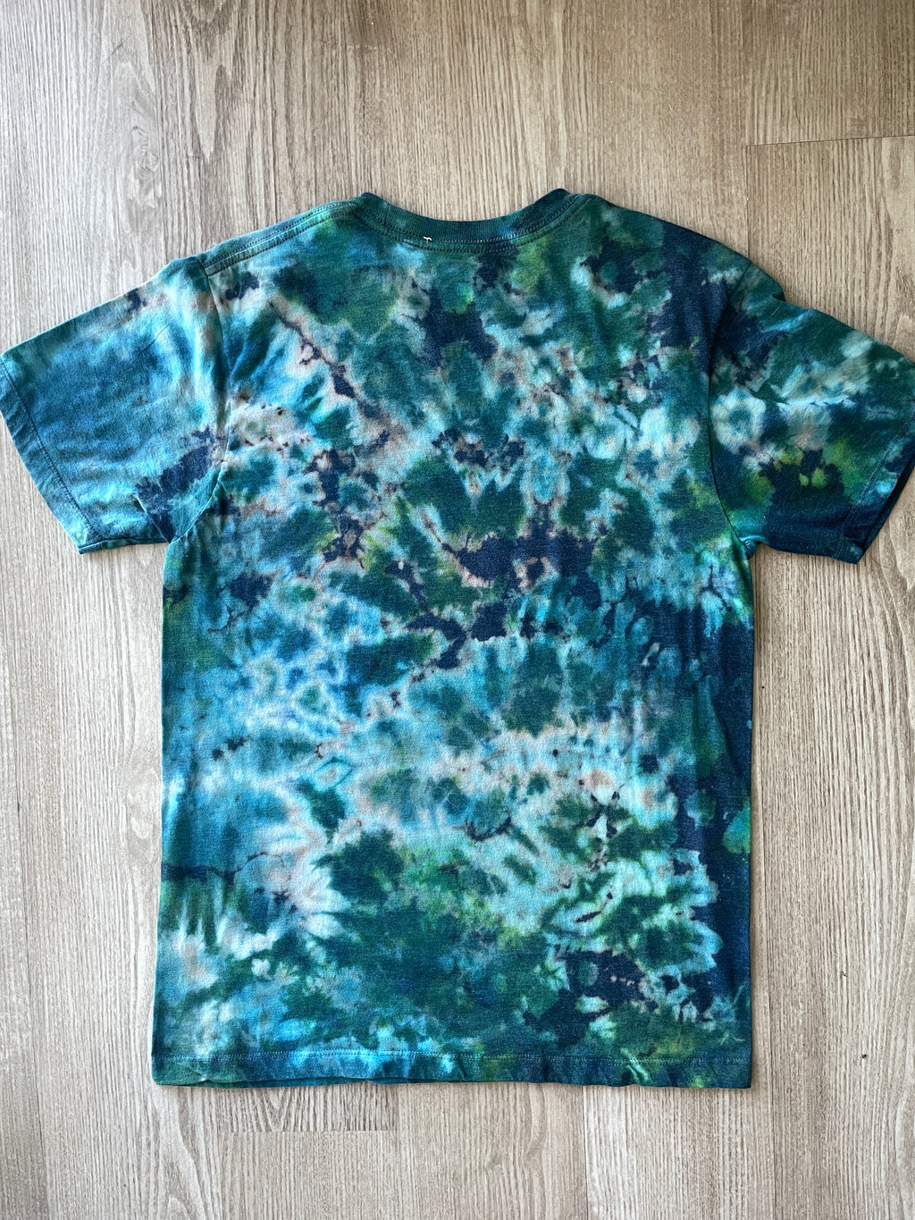 MEDIUM Men’s Cabela's Reverse Tie Dye Short Sleeve T-Shirt | One-Of-a-Kind Upcycled Blue and Green Crumpled Top