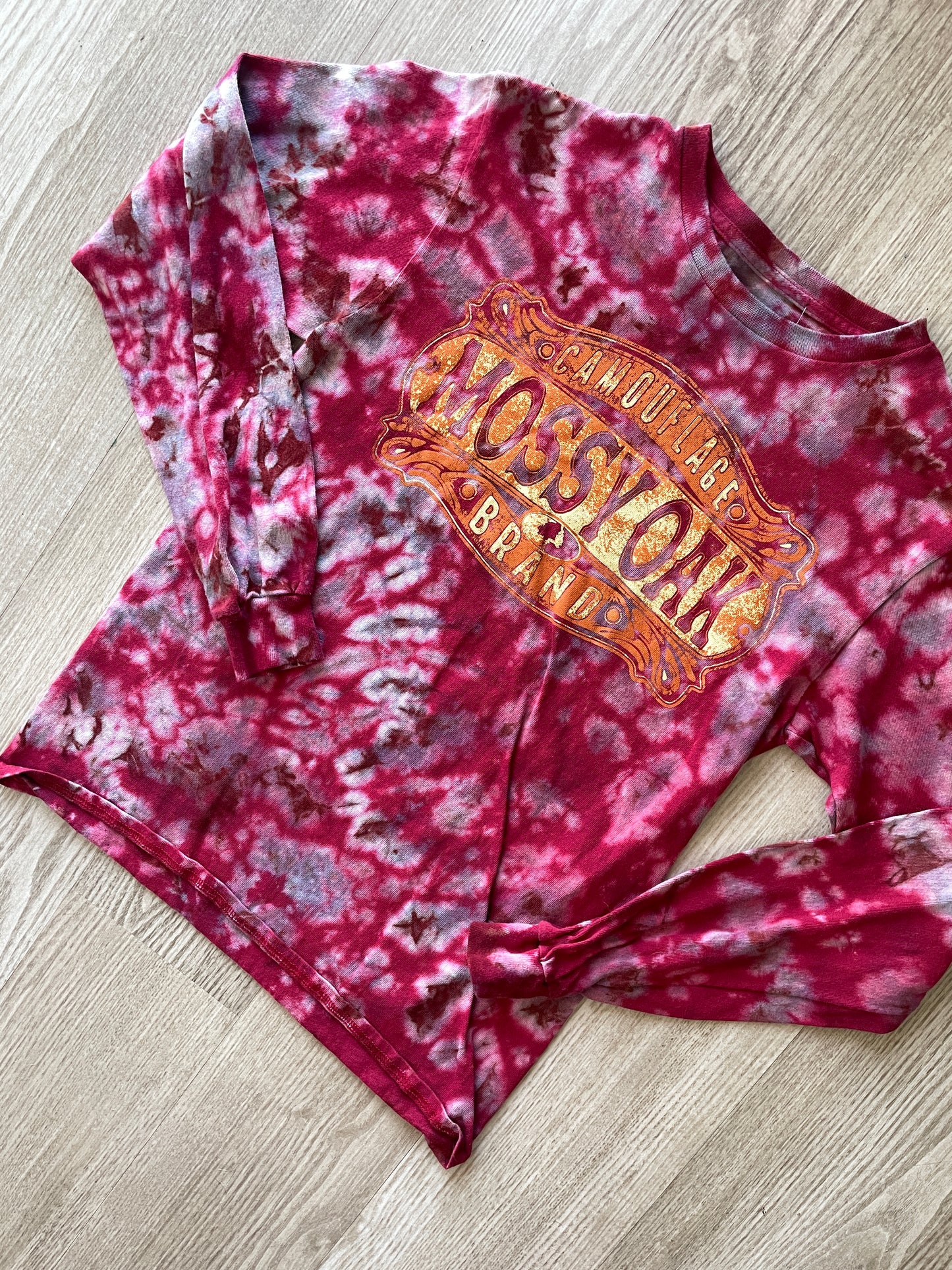 SMALL Youth Mossy Oak Reverse Tie Dye Long Sleeve T-Shirt | One-Of-a-Kind Upcycled Red and White Crumpled Top