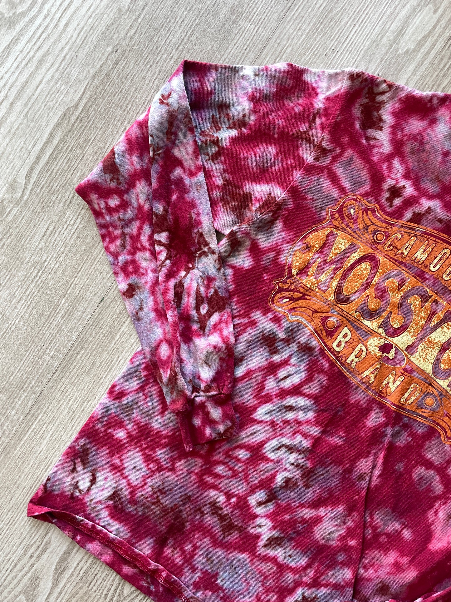 SMALL Youth Mossy Oak Reverse Tie Dye Long Sleeve T-Shirt | One-Of-a-Kind Upcycled Red and White Crumpled Top