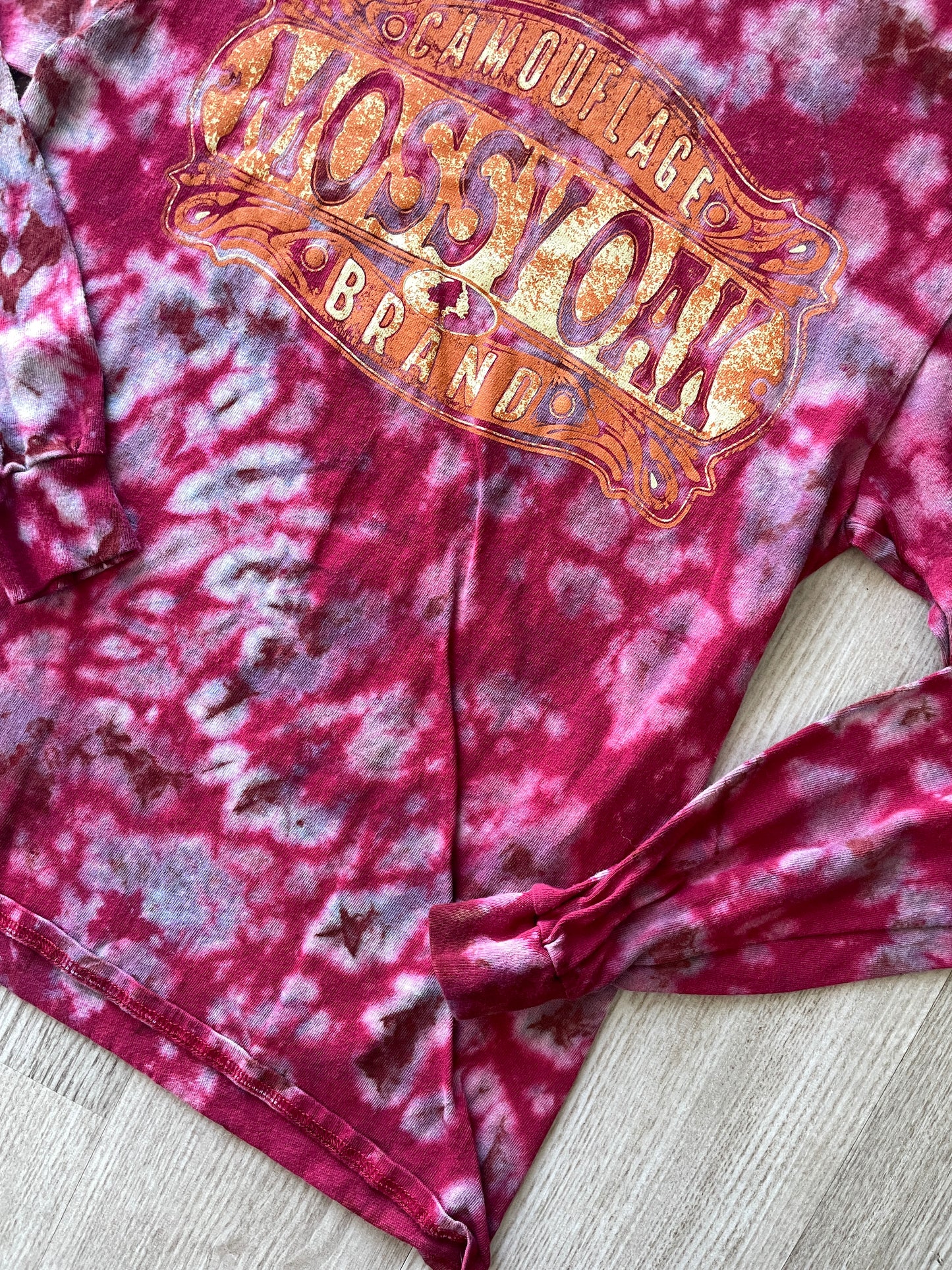 SMALL Youth Mossy Oak Reverse Tie Dye Long Sleeve T-Shirt | One-Of-a-Kind Upcycled Red and White Crumpled Top