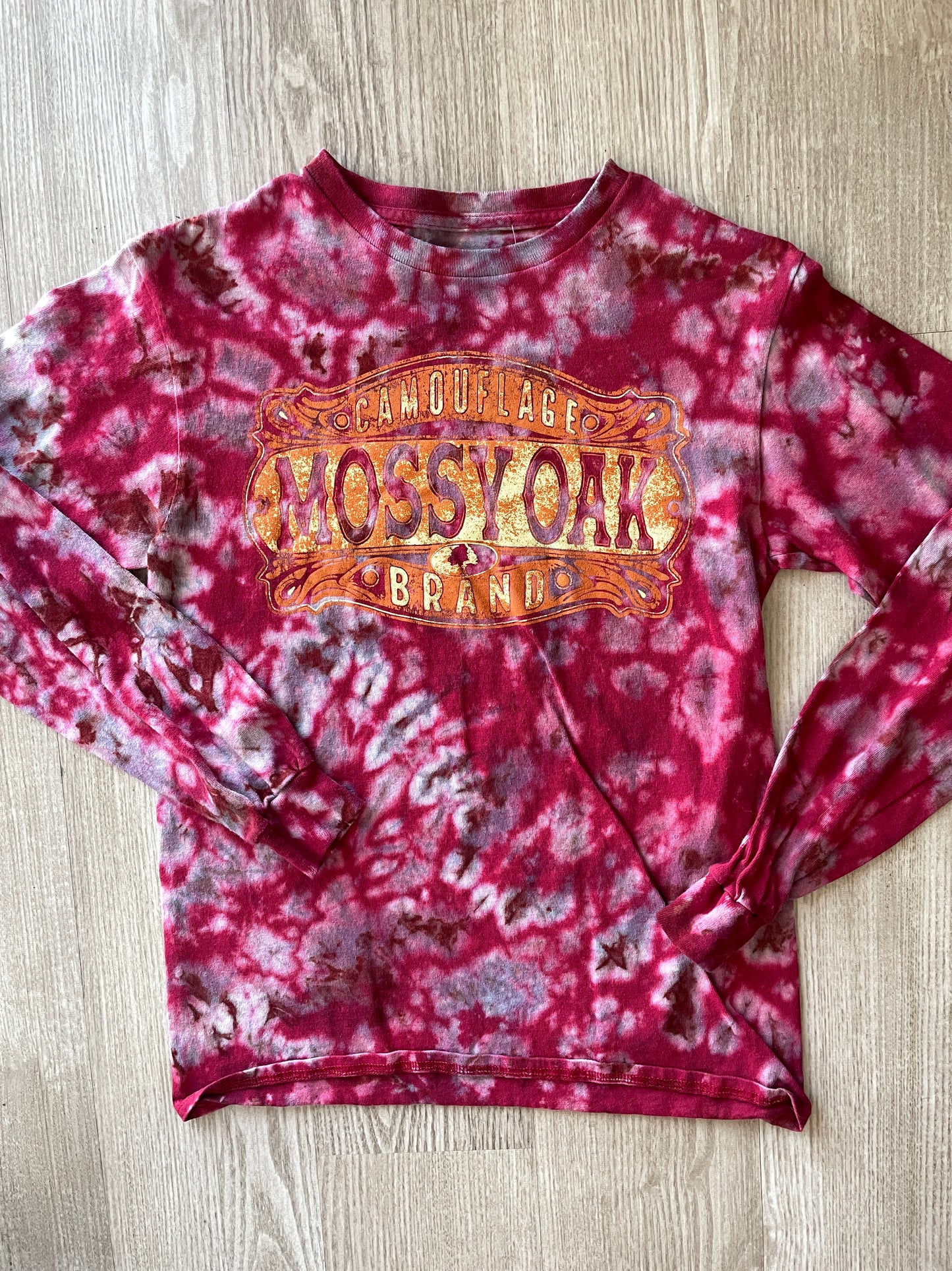 SMALL Youth Mossy Oak Reverse Tie Dye Long Sleeve T-Shirt | One-Of-a-Kind Upcycled Red and White Crumpled Top