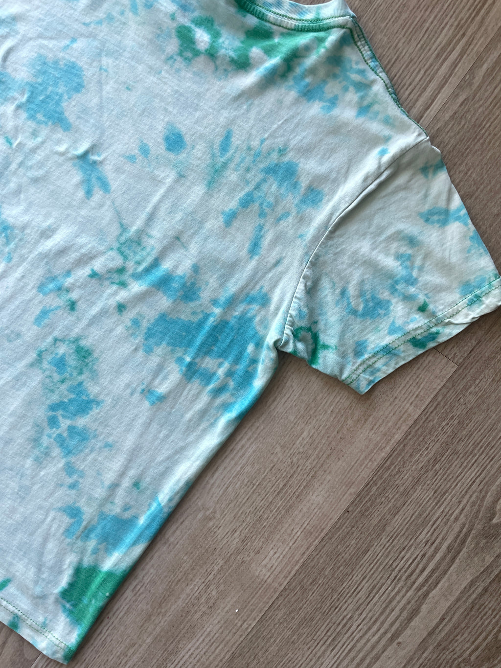 MEDIUM Men’s Mountain Dew Handmade Bleach Dye Short Sleeve T-Shirt | One-Of-a-Kind Upcycled Green and White Crumpled Top