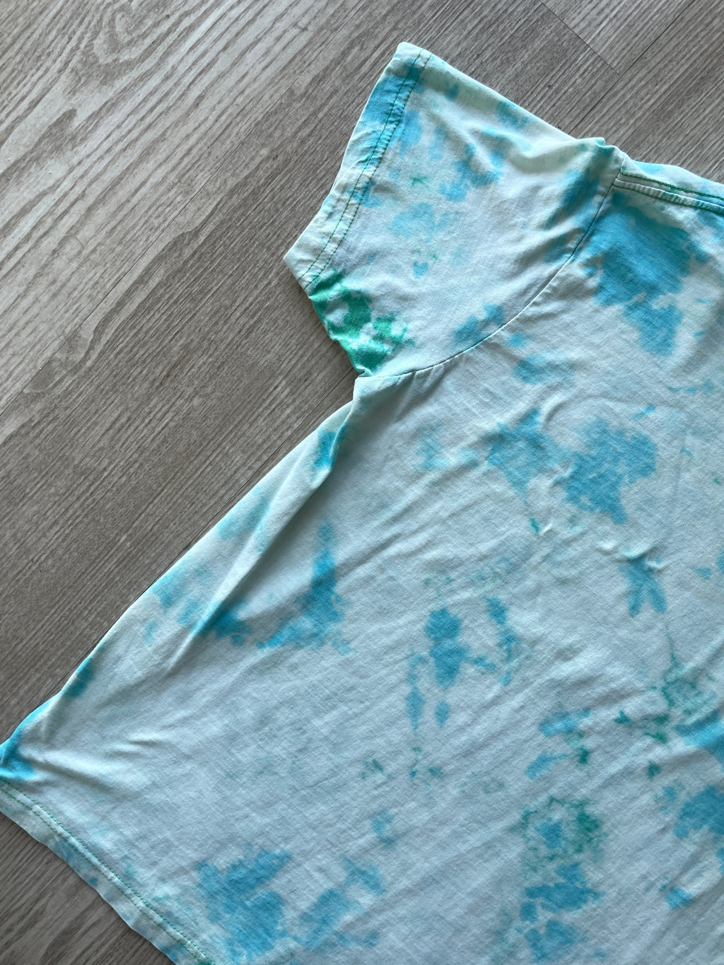 MEDIUM Men’s Mountain Dew Handmade Bleach Dye Short Sleeve T-Shirt | One-Of-a-Kind Upcycled Green and White Crumpled Top