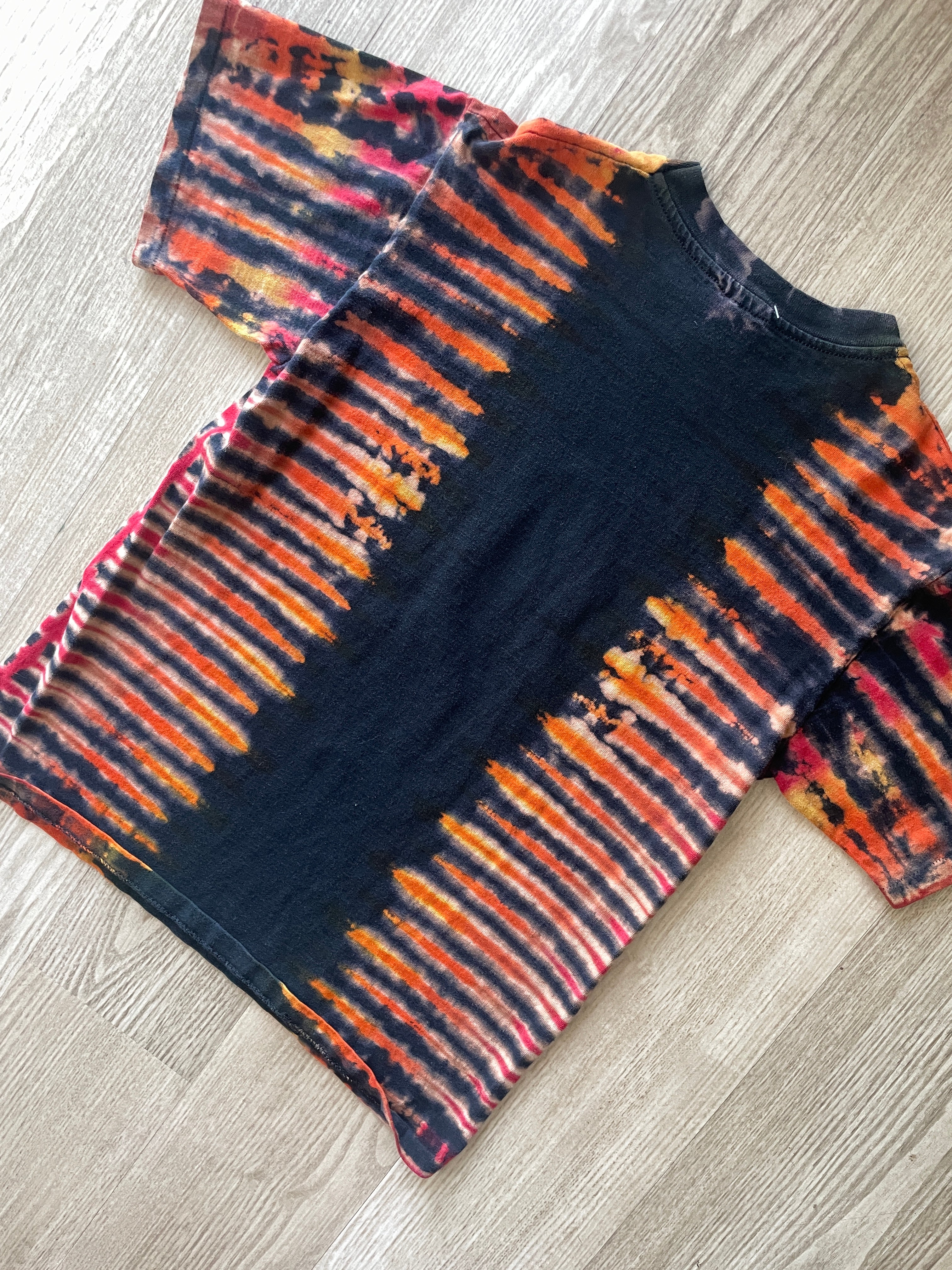 MEDIUM Men’s Vintage Alaska Totem Handmade Reverse Tie Dye Short Sleeve T-Shirt | One-Of-a-Kind Upcycled Black and Red Pleated Top