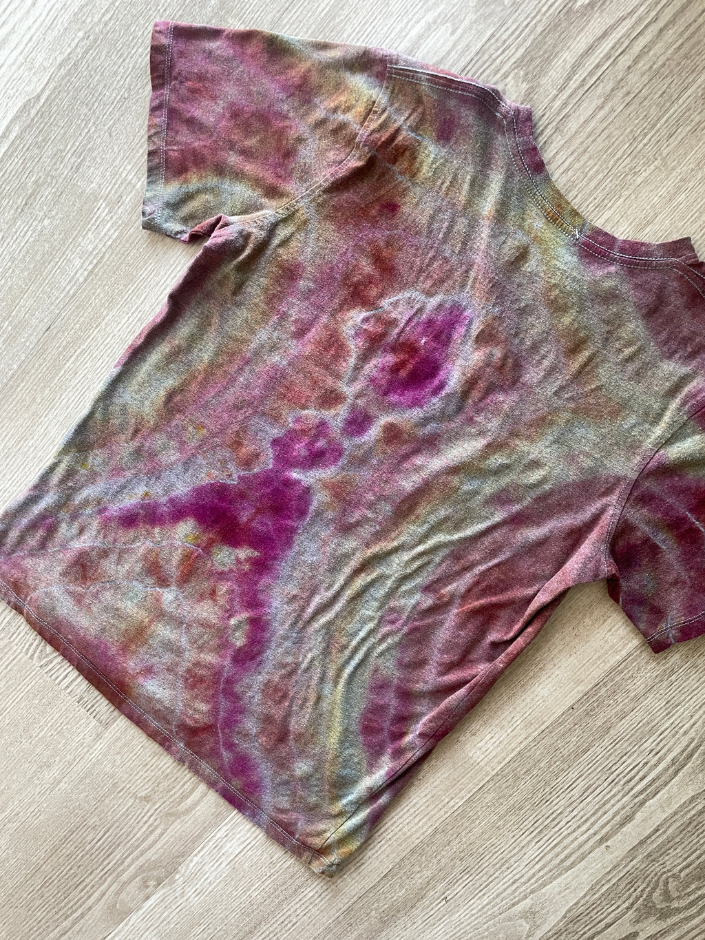 MEDIUM Men’s Harry Potter Gryffindor Quidditch Handmade Tie Dye Short Sleeve T-Shirt | One-Of-a-Kind Upcycled Red and Yellow Geode Top