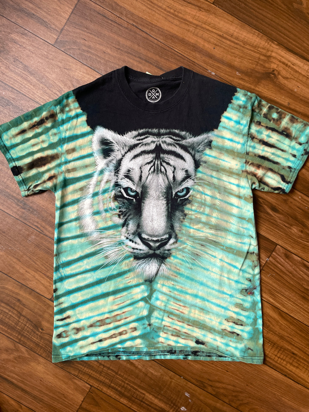 MEDIUM Men’s Tiger Stripes Tie Dye T-Shirt | Black and Blue Stripes Reverse Tie Dye Short Sleeve (Copy)