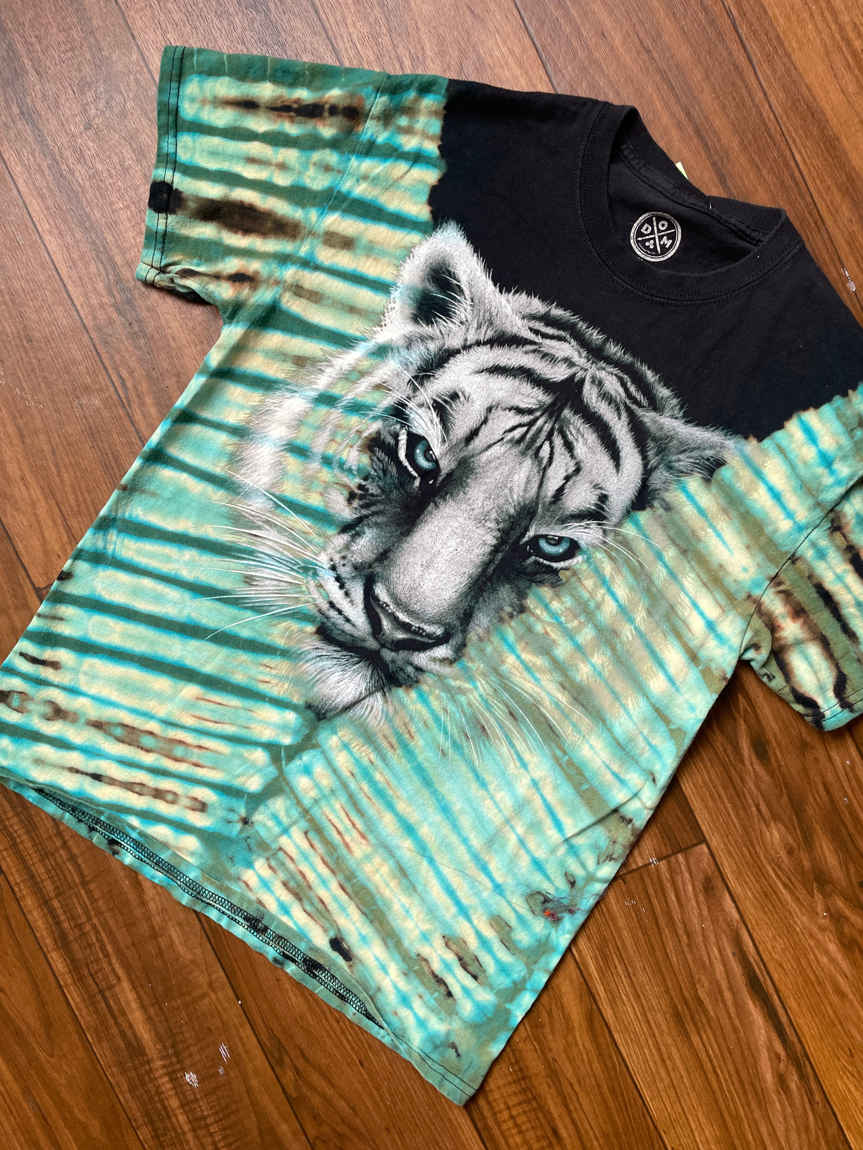 MEDIUM Men’s Tiger Stripes Tie Dye T-Shirt | Black and Blue Stripes Reverse Tie Dye Short Sleeve (Copy)