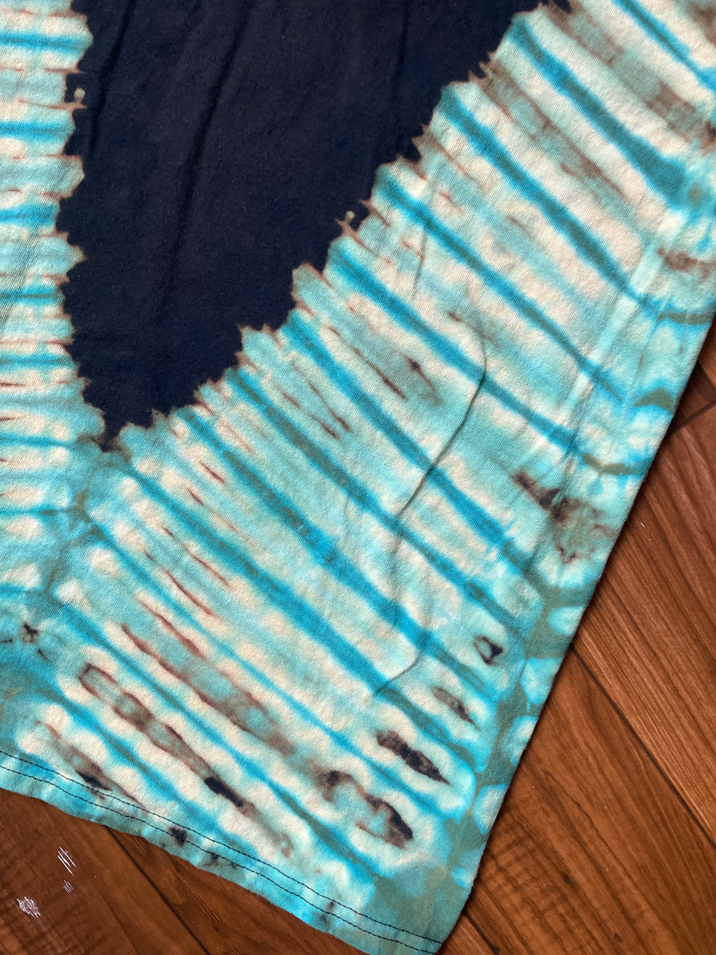 MEDIUM Men’s Tiger Stripes Tie Dye T-Shirt | Black and Blue Stripes Reverse Tie Dye Short Sleeve (Copy)