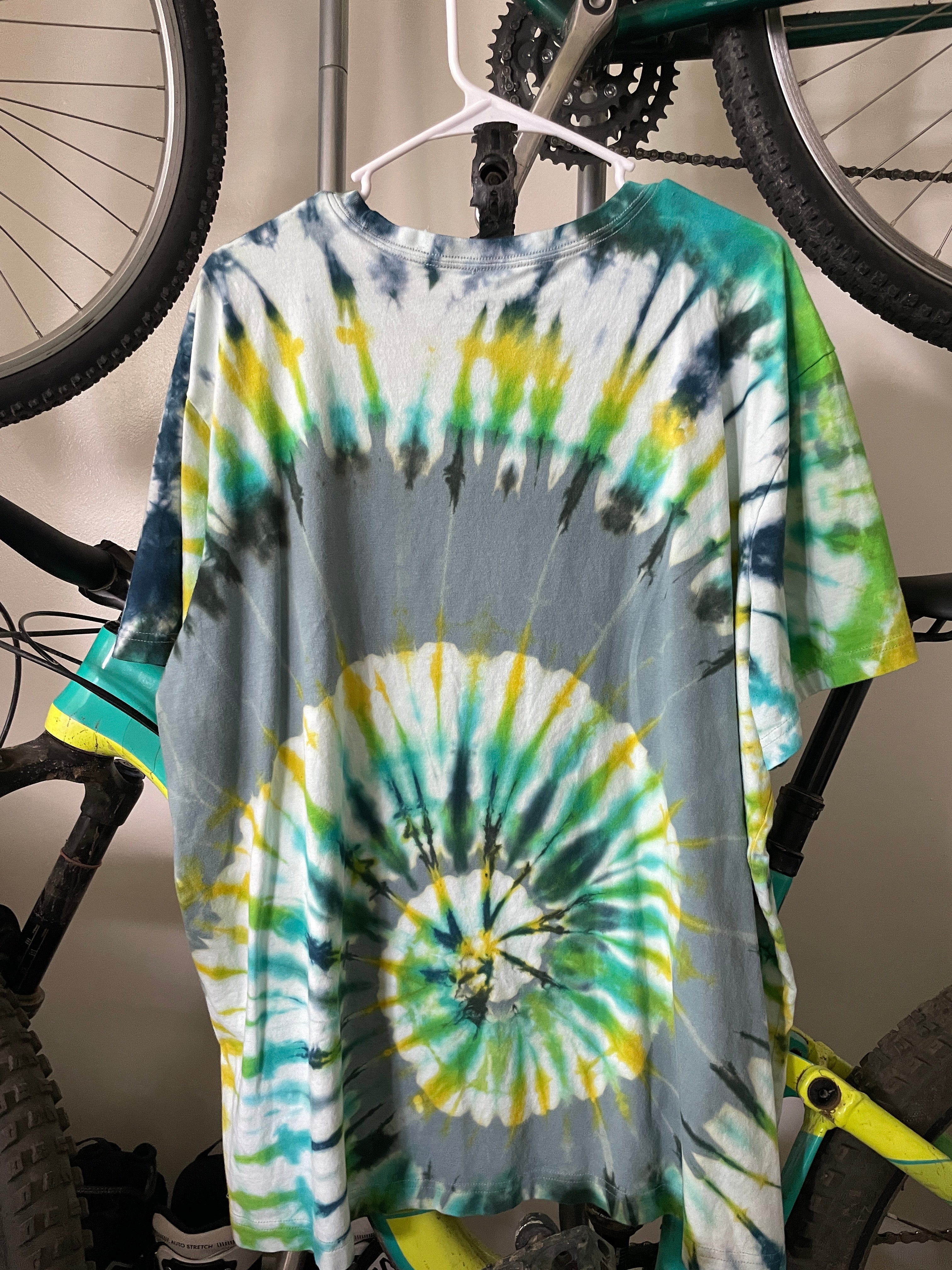 2XL Men's Life is Good Relief Pitcher Handmade Reverse Tie Dye Short Sleeve T-Shirt | One-Of-a-Kind Upcycled Gray and Green Spiral Tie Dye Top