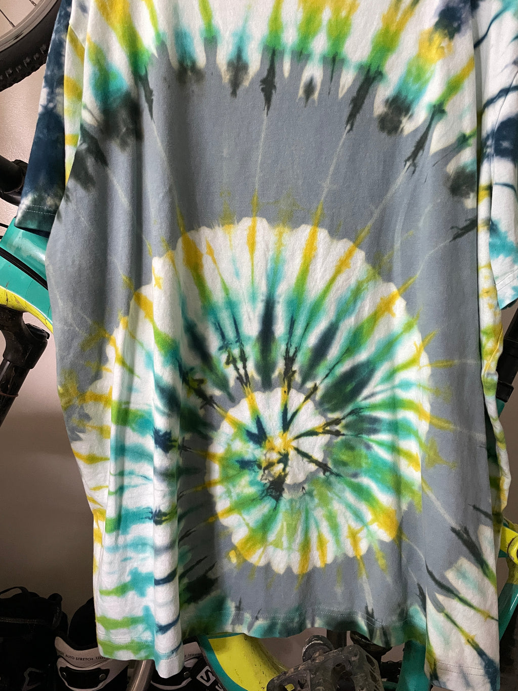 2XL Men's Life is Good Relief Pitcher Handmade Reverse Tie Dye Short Sleeve T-Shirt | One-Of-a-Kind Upcycled Gray and Green Spiral Tie Dye Top
