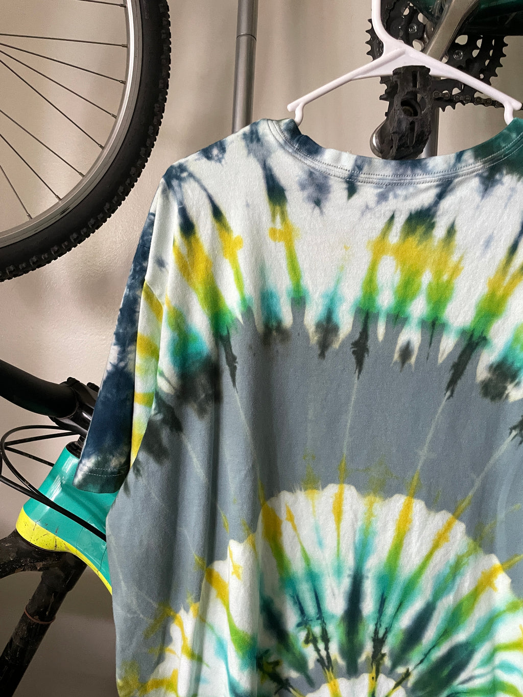 2XL Men's Life is Good Relief Pitcher Handmade Reverse Tie Dye Short Sleeve T-Shirt | One-Of-a-Kind Upcycled Gray and Green Spiral Tie Dye Top