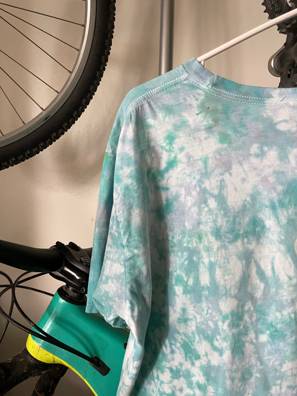Sundance Handmade Tie Dye T-Shirt | White and Mint Green Crumpled Tie Dye Short Sleeve | Women’s Large