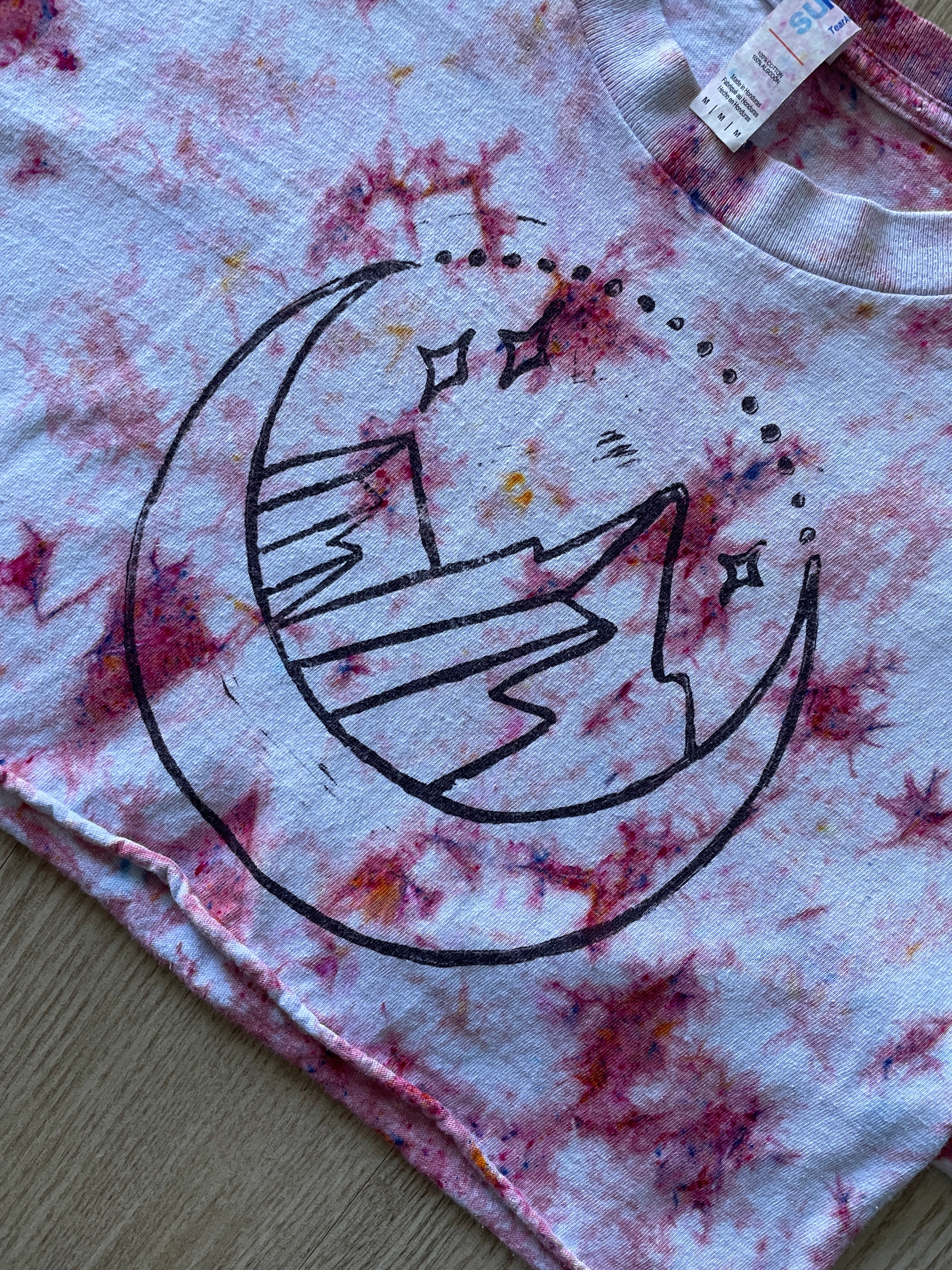 Medium Unisex Mountain Scape Handmade Tie Dye Crop Top | One-Of-a-Kind White and Pink Short Sleeve