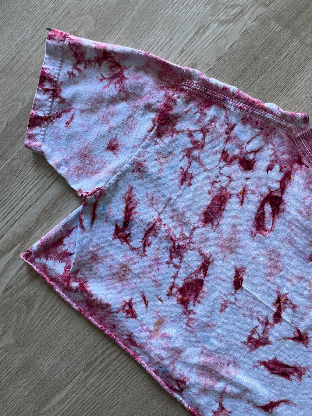 Medium Unisex Mountain Scape Handmade Tie Dye Crop Top | One-Of-a-Kind White and Pink Short Sleeve