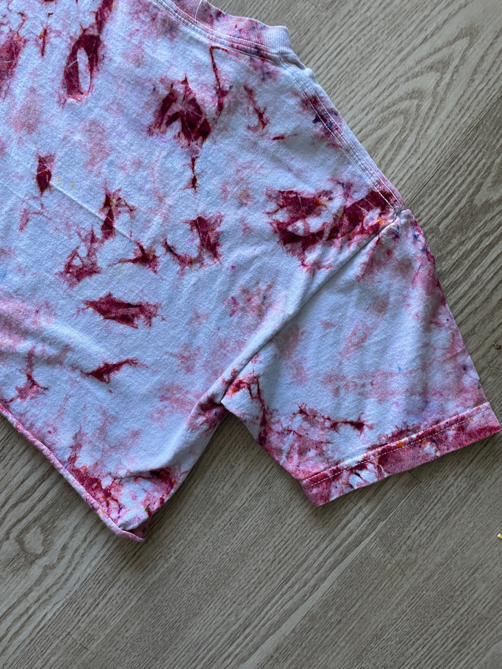 Medium Unisex Mountain Scape Handmade Tie Dye Crop Top | One-Of-a-Kind White and Pink Short Sleeve