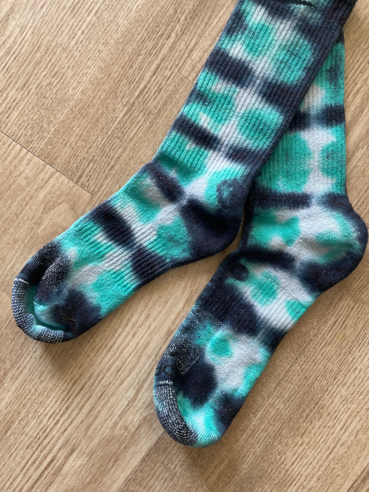 NIKE Socks Hand Tie Dyed Black and Teal Nike Dri-FIT Everyday Plus Crew Training Socks - Size Large (Men's 8-12/Women's 10-13)