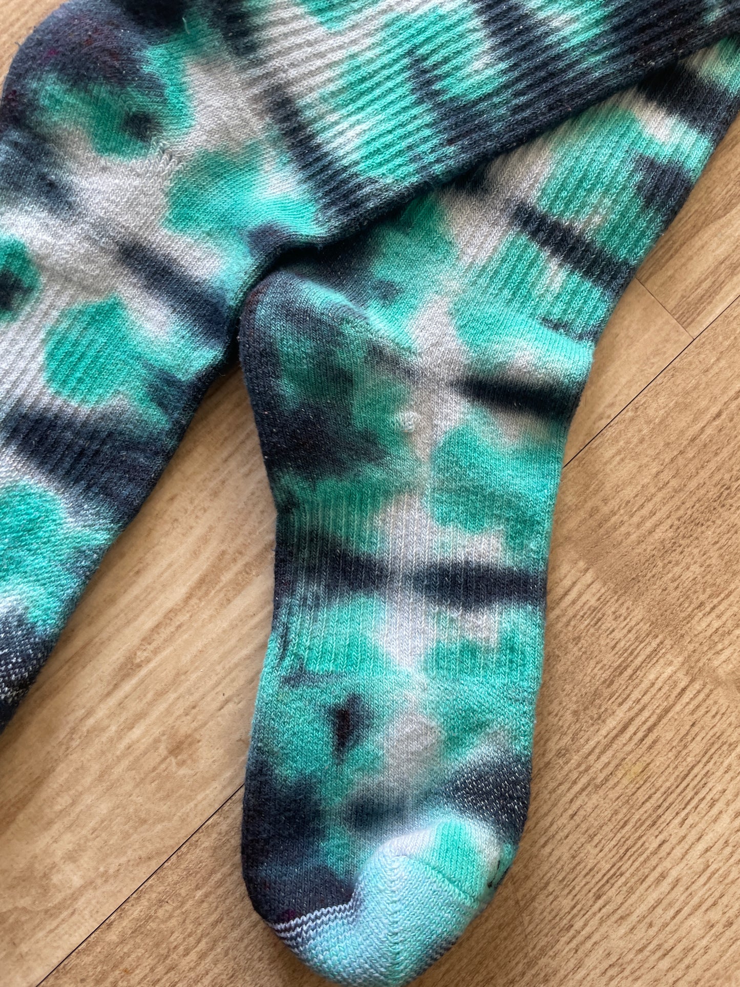 NIKE Socks Hand Tie Dyed Black and Teal Nike Dri-FIT Everyday Plus Crew Training Socks - Size Large (Men's 8-12/Women's 10-13)
