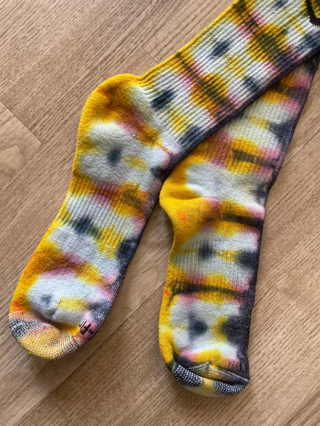 NIKE Socks Hand Tie Dyed Black, Yellow, and Pink Nike Dri-FIT Everyday Plus Crew Training Socks - Size Large (Men's 8-12/Women's 10-13)