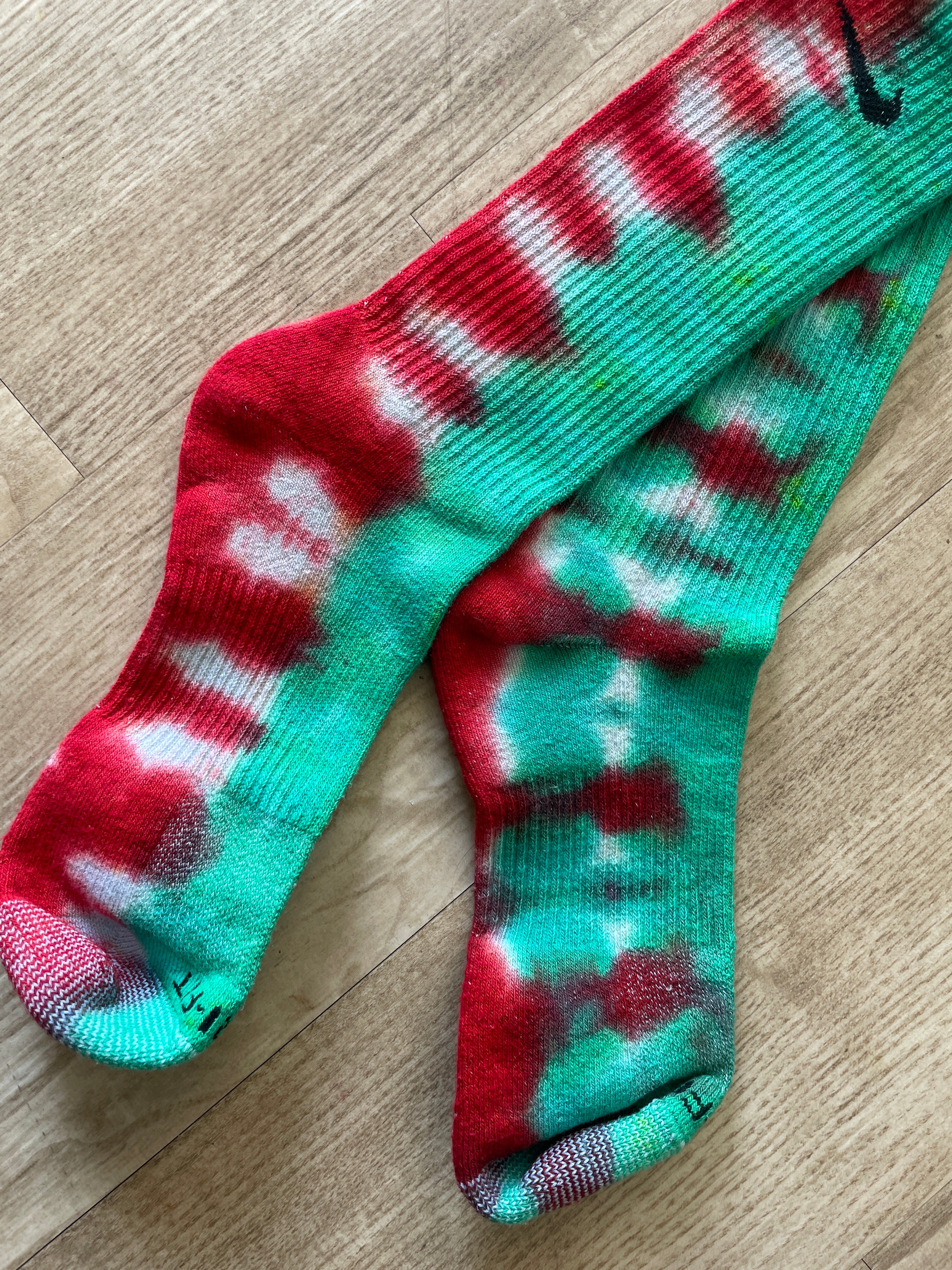 NIKE Christmas Socks Hand Tie Dyed Red and Green Nike Dri-FIT Everyday Plus Crew Training Socks - Size Large (Men's 8-12/Women's 10-13)