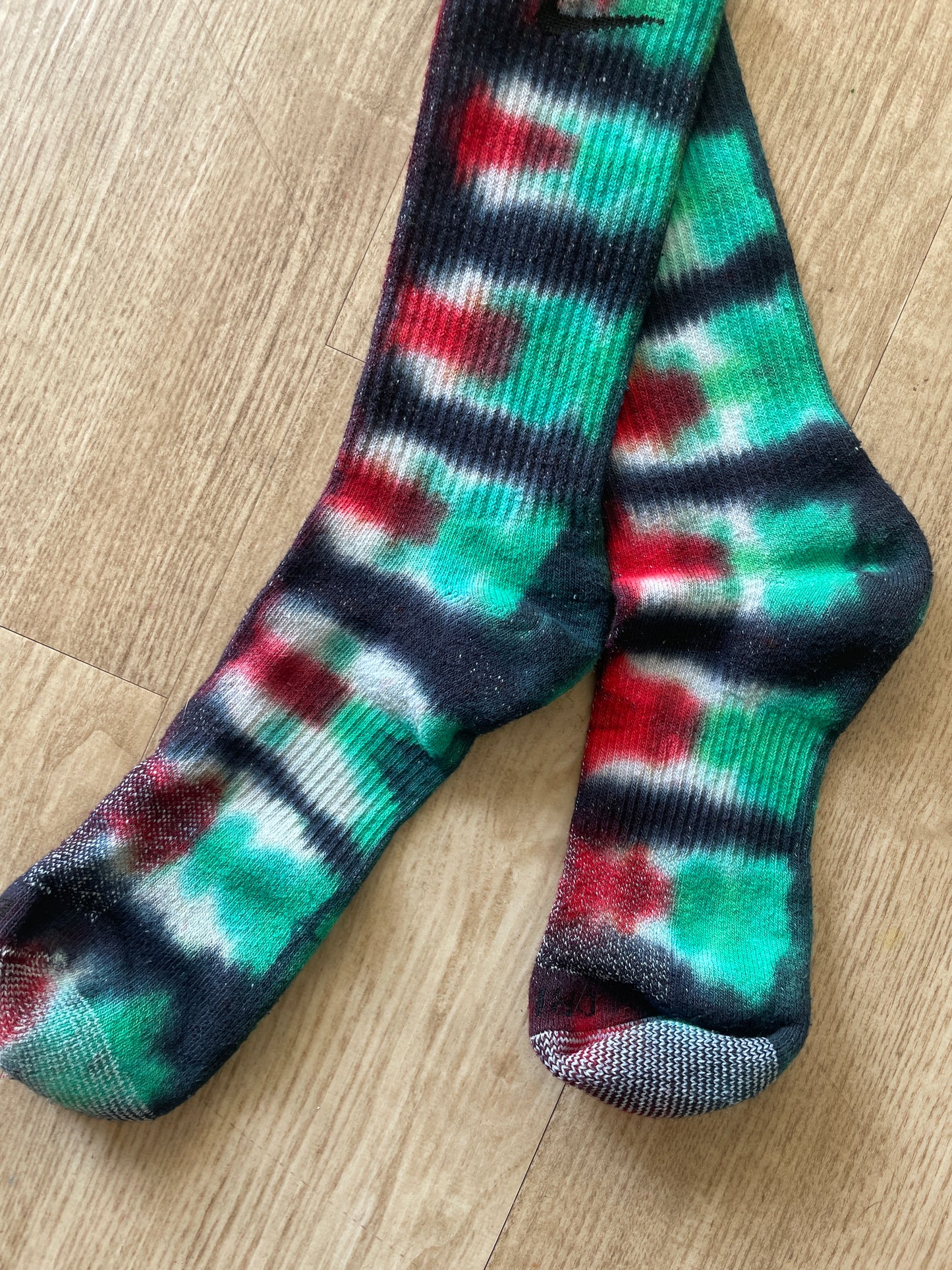 NIKE Christmas Socks Hand Tie Dyed Red, Green, and Black Nike Dri-FIT Everyday Plus Crew Training Socks - Size Large (Men's 8-12/Women's 10-13)