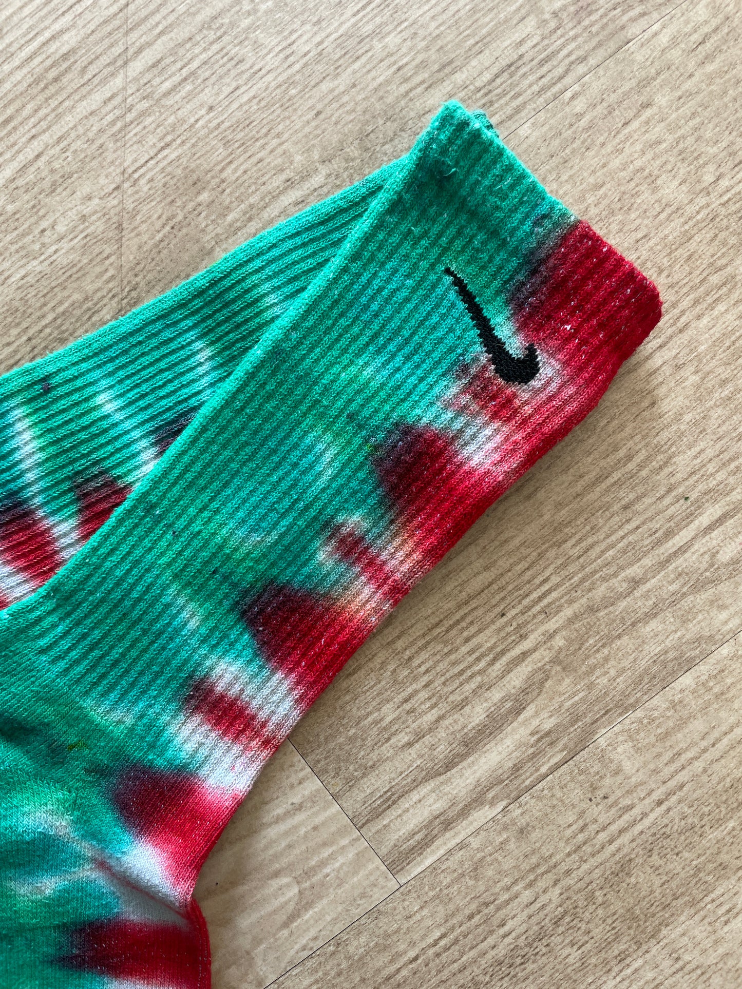 NIKE Christmas Socks Hand Tie Dyed Red and Green Nike Dri-FIT Everyday Plus Crew Training Socks - Size Large (Men's 8-12/Women's 10-13)