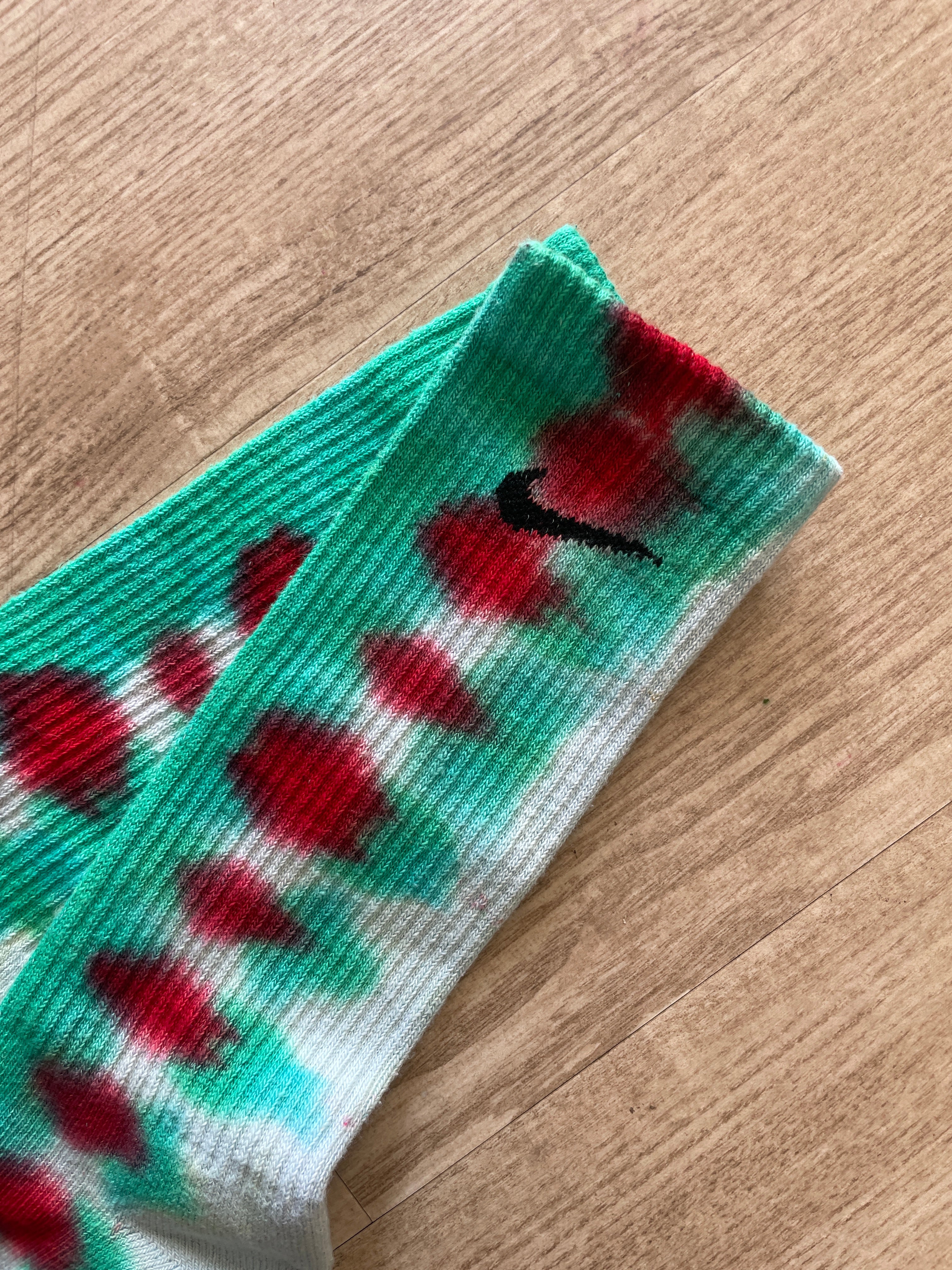 NIKE Christmas Socks Hand Tie Dyed Red and Green Nike Dri-FIT Everyday Plus Crew Training Socks - Size Large (Men's 8-12/Women's 10-13)