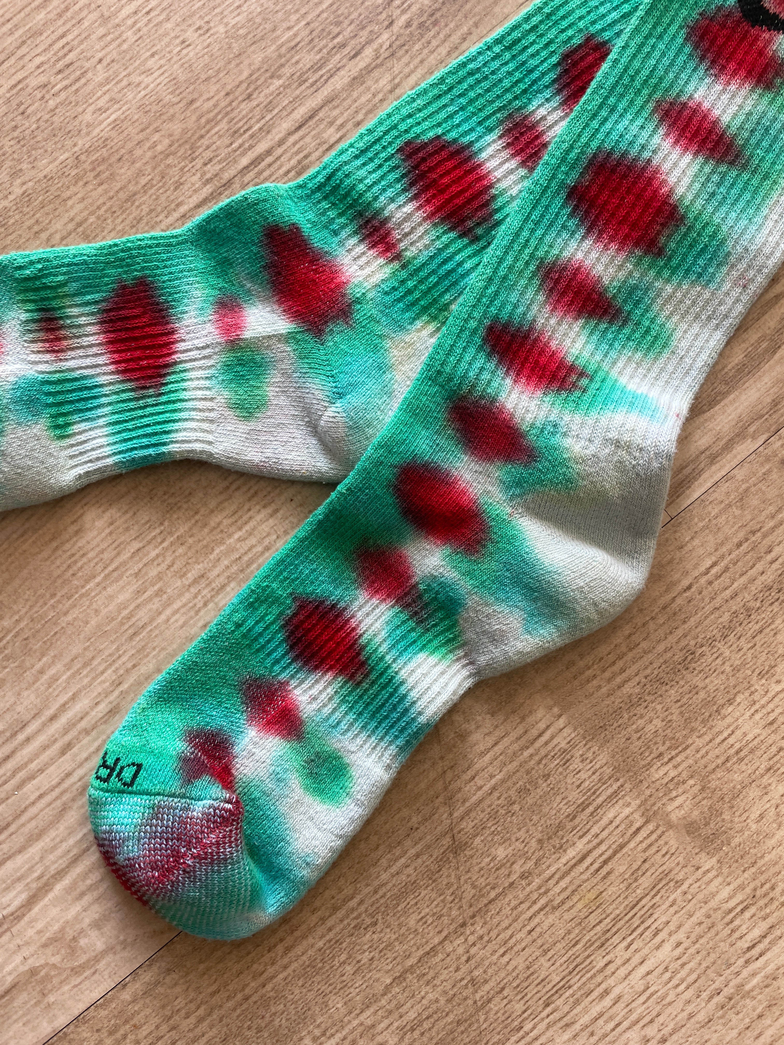 NIKE Christmas Socks Hand Tie Dyed Red and Green Nike Dri-FIT Everyday Plus Crew Training Socks - Size Large (Men's 8-12/Women's 10-13)