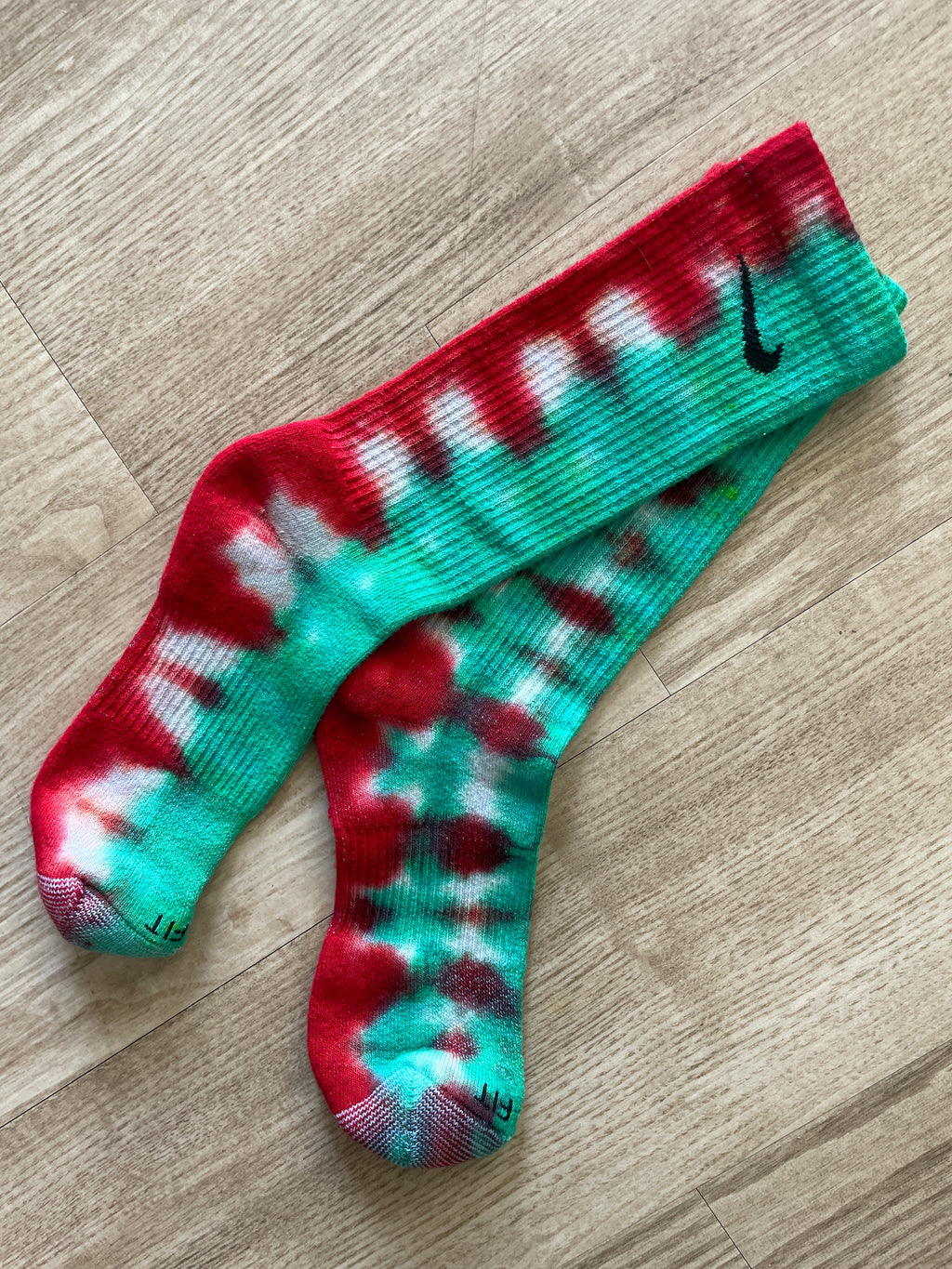 NIKE Christmas Socks Hand Tie Dyed Red and Green Nike Dri-FIT Everyday Plus Crew Training Socks - Size Large (Men's 8-12/Women's 10-13)