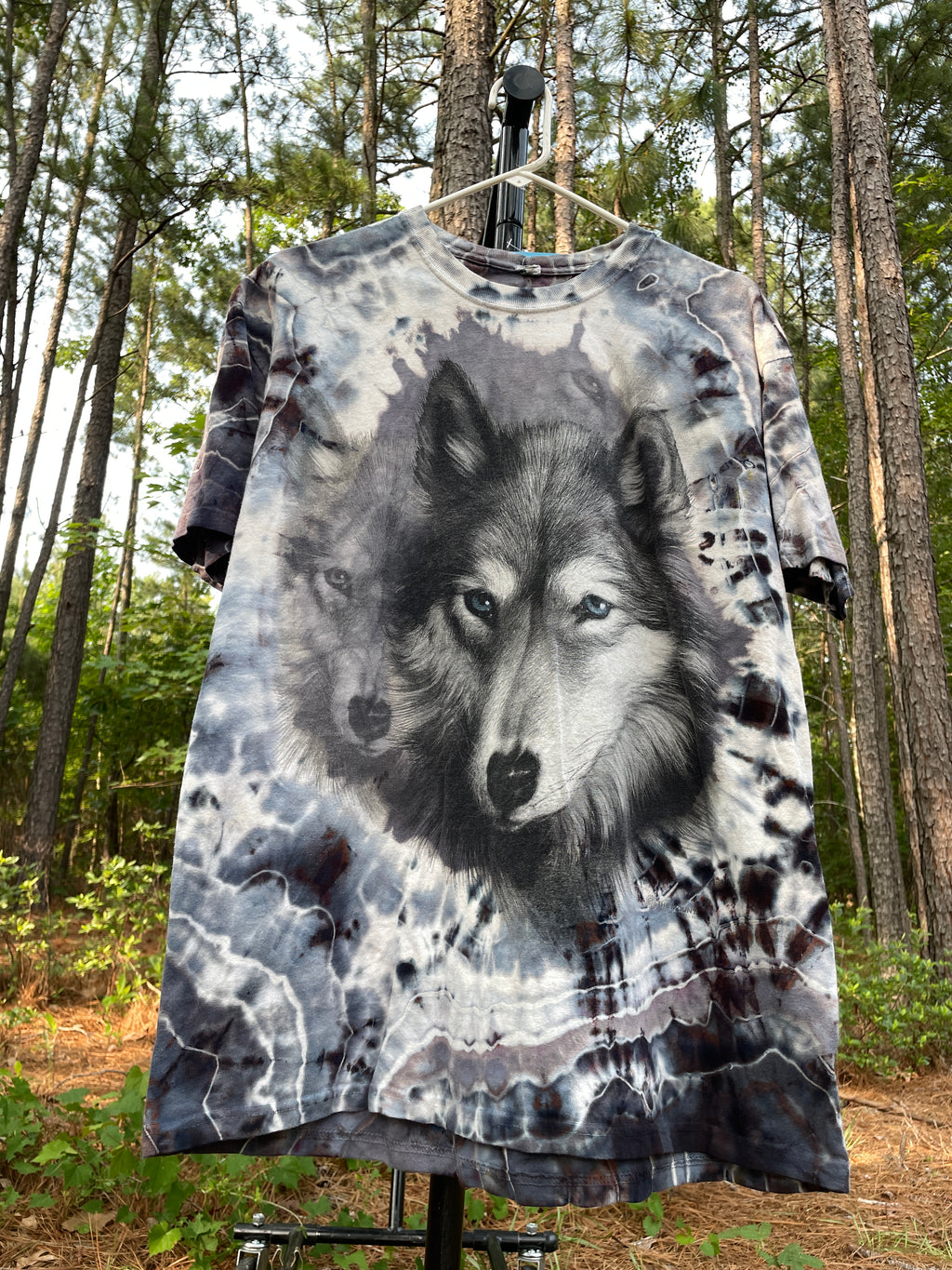 Gray and Black Wolf Hand-Tie Dyed Short Sleeve T-Shirt (Men's Large)
