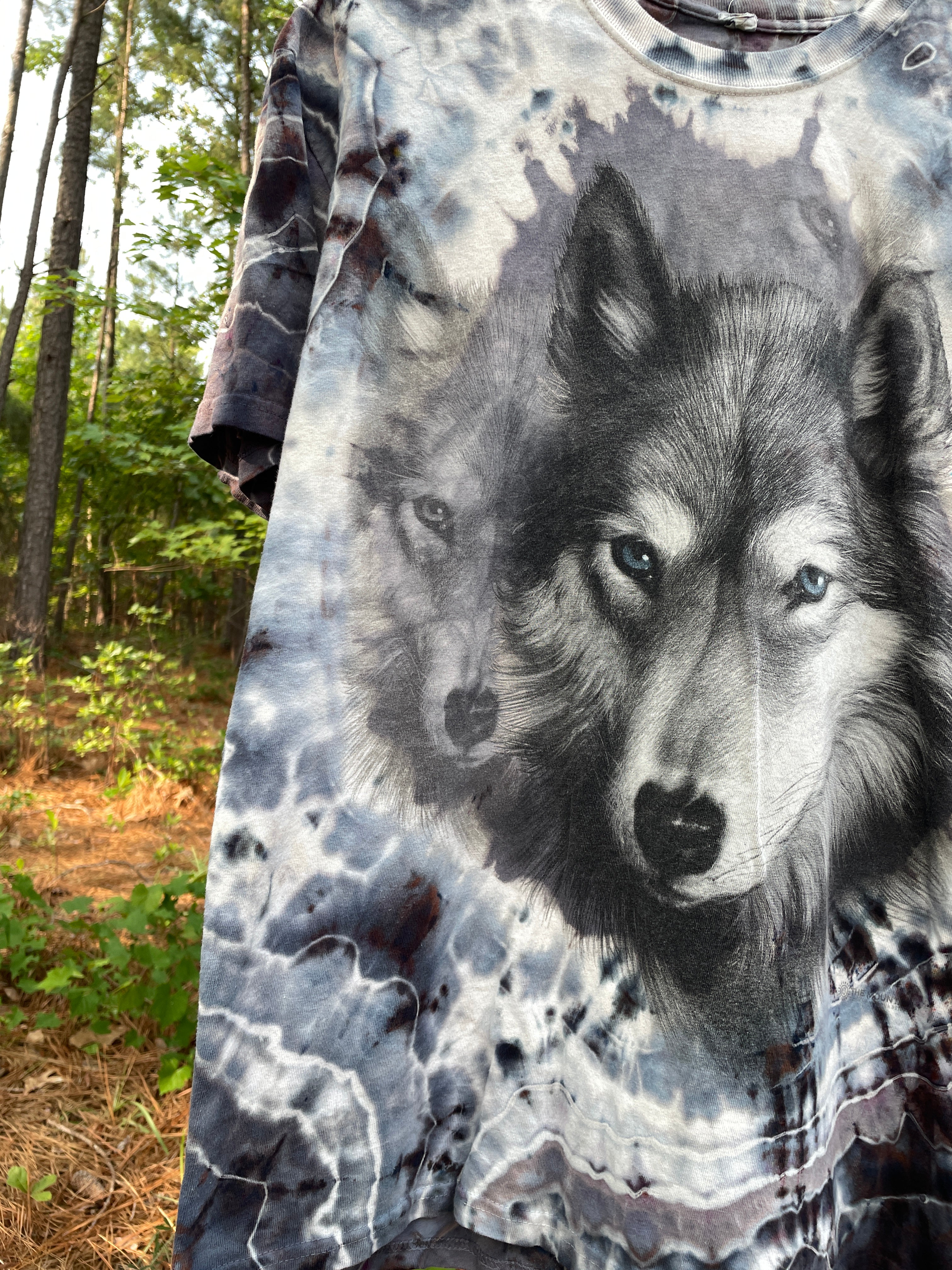 Gray and Black Wolf Hand-Tie Dyed Short Sleeve T-Shirt (Men's Large)