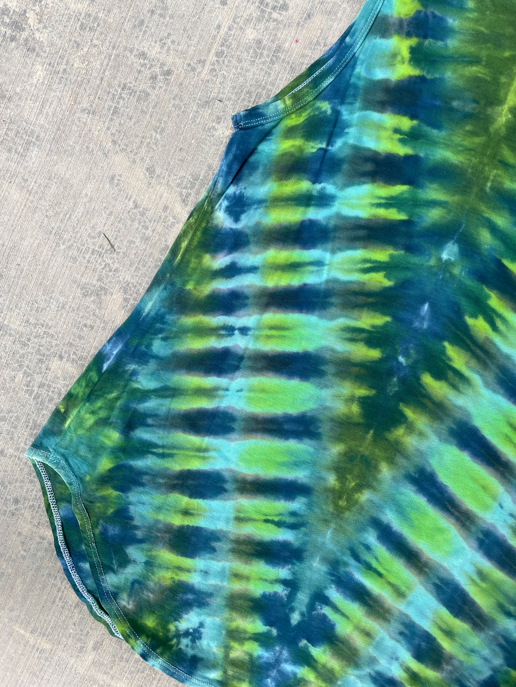 Hand-Printed Largemouth Bass Tie Dye Tank Top | Women's Size Small