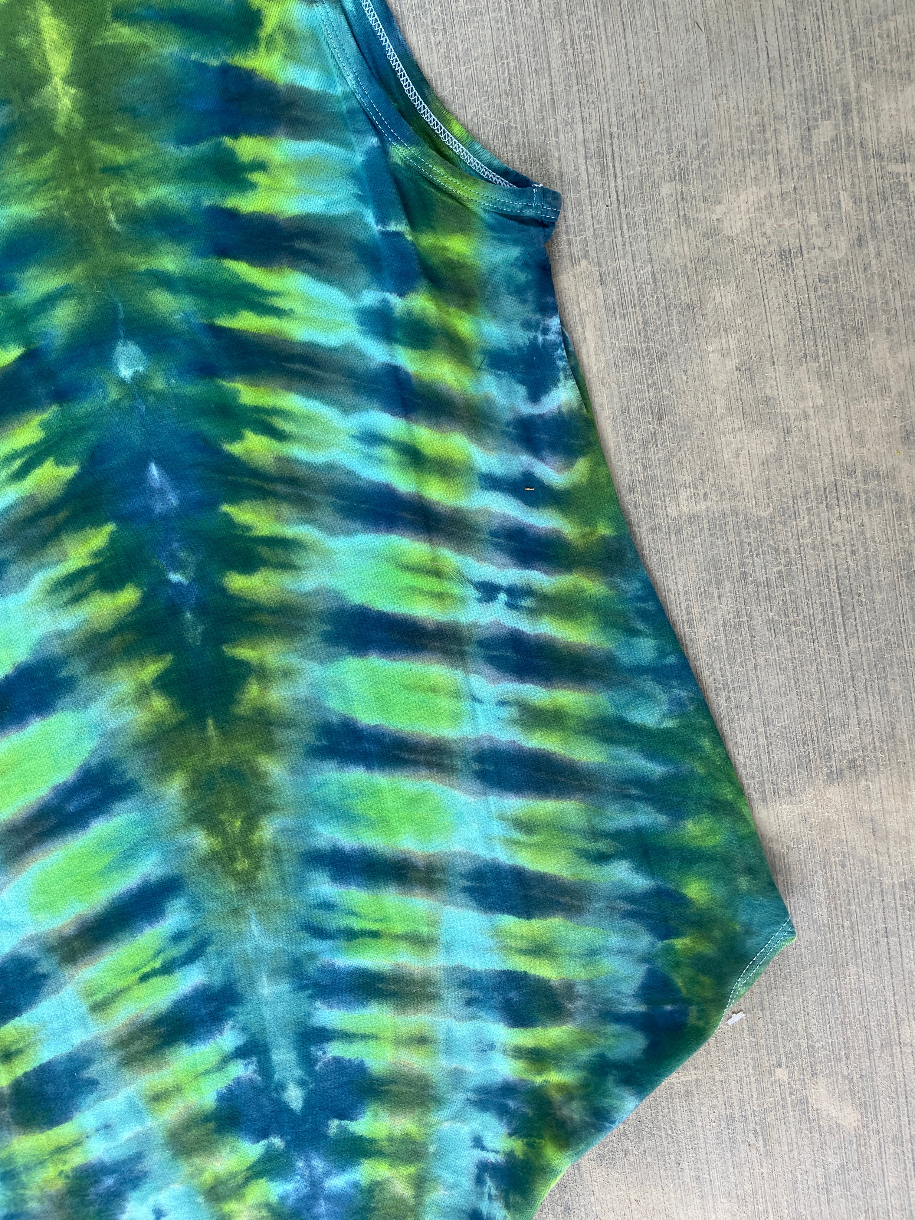 Hand-Printed Largemouth Bass Tie Dye Tank Top | Women's Size Small