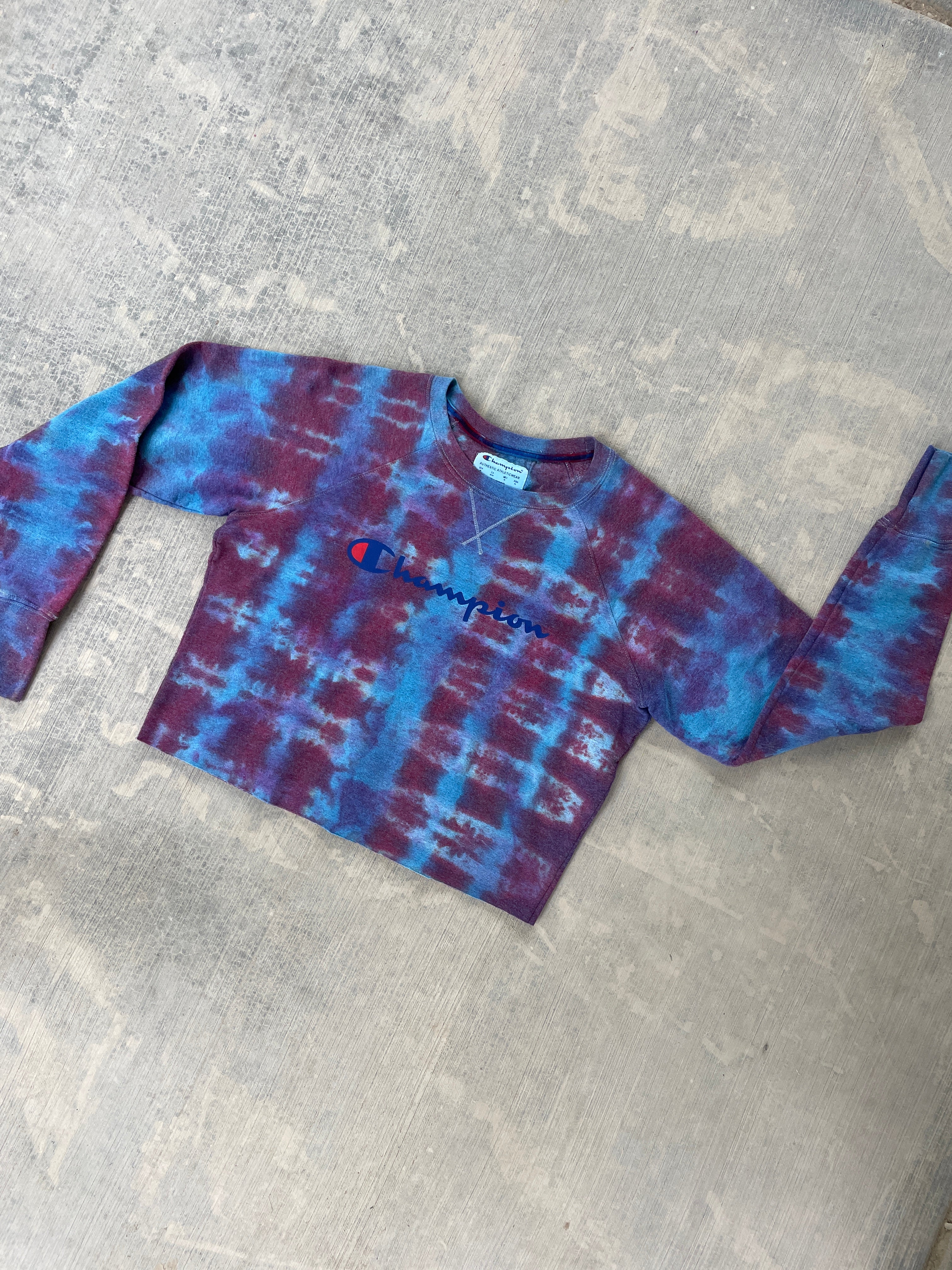 Women's Medium Champion Red, Purple, and Blue Tie Dye Cropped Crewneck Sweatshirt