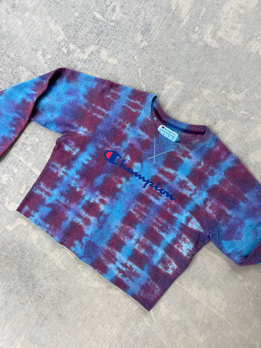 Women's Medium Champion Red, Purple, and Blue Tie Dye Cropped Crewneck Sweatshirt
