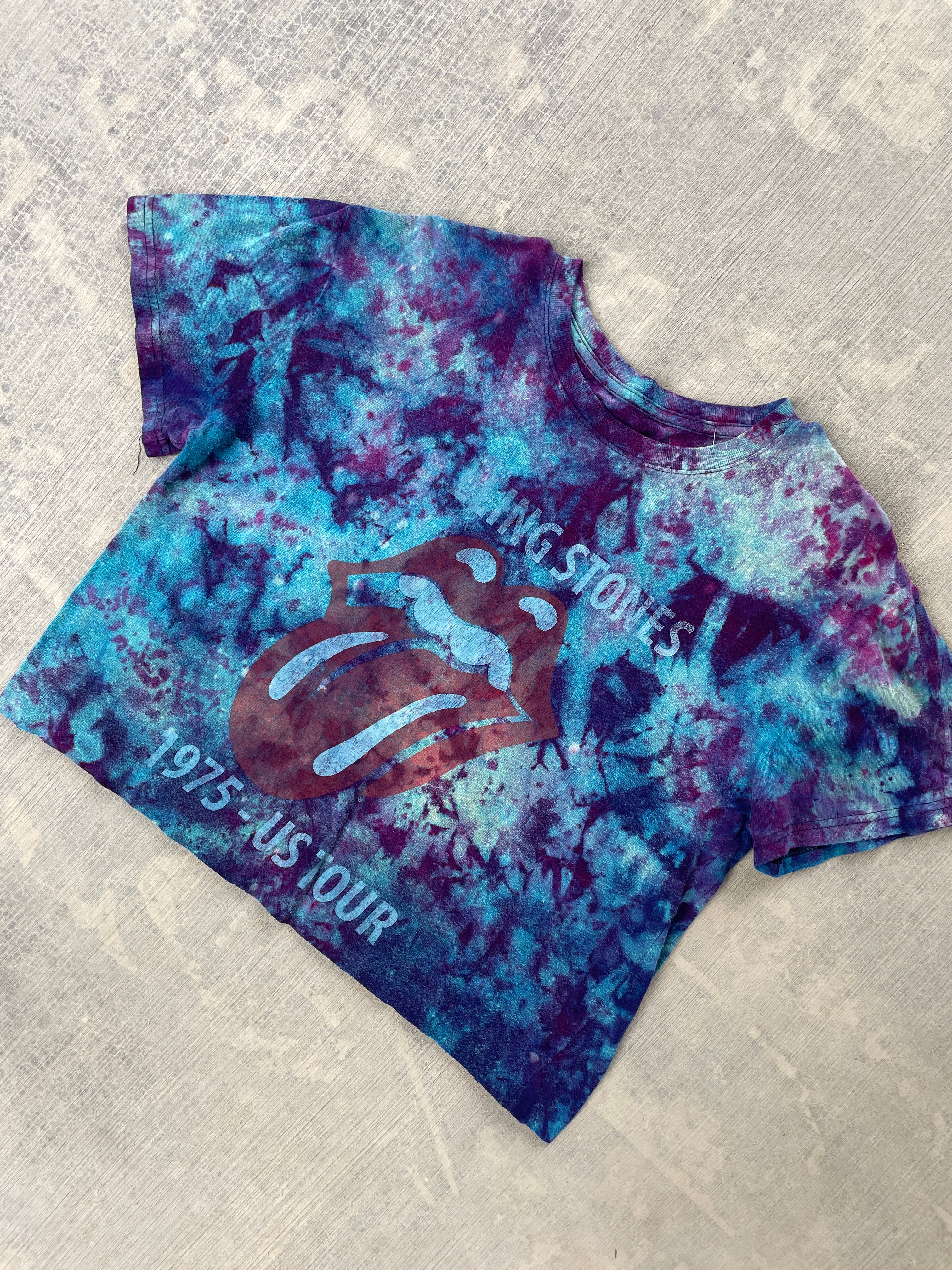 The Rolling Stones Hot Lips Short Sleeve Galaxy Tie Dye Crop Top | Women's Large