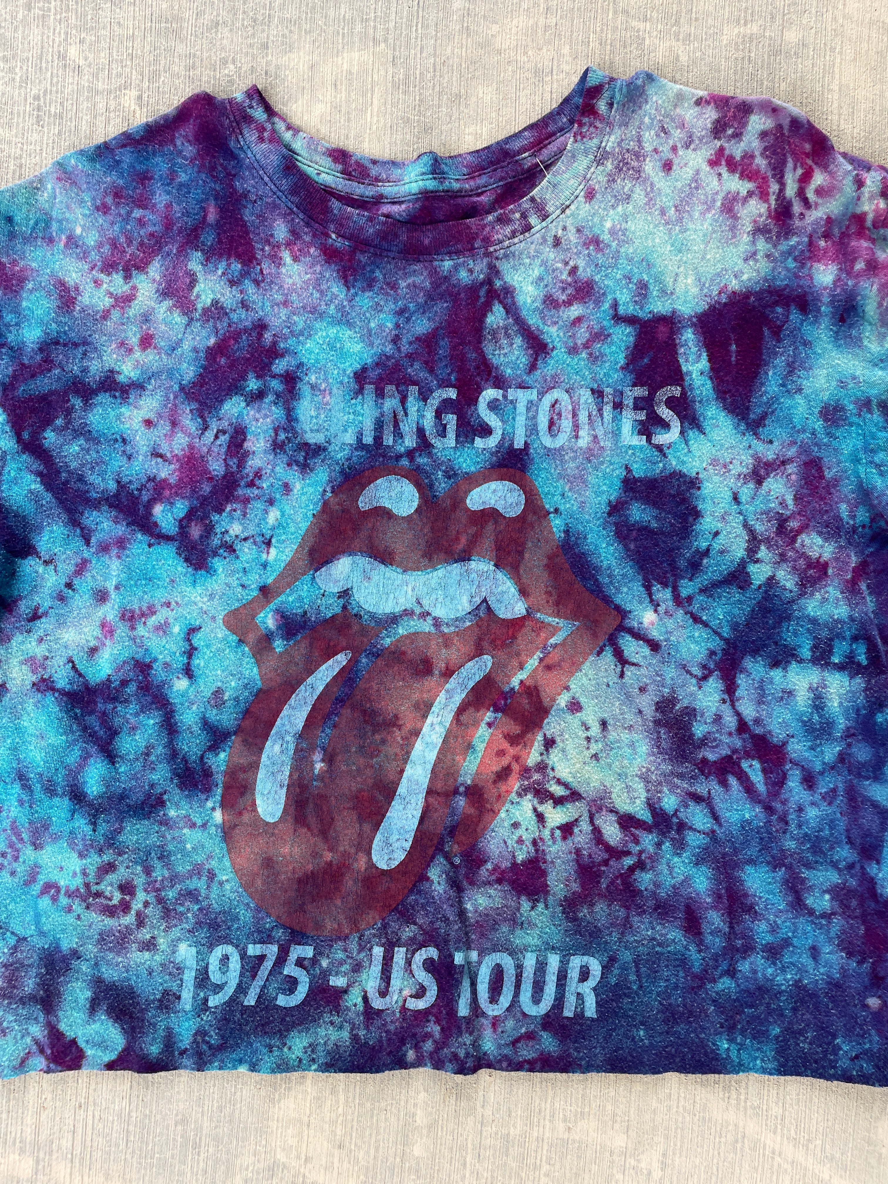The Rolling Stones Hot Lips Short Sleeve Galaxy Tie Dye Crop Top | Women's Large
