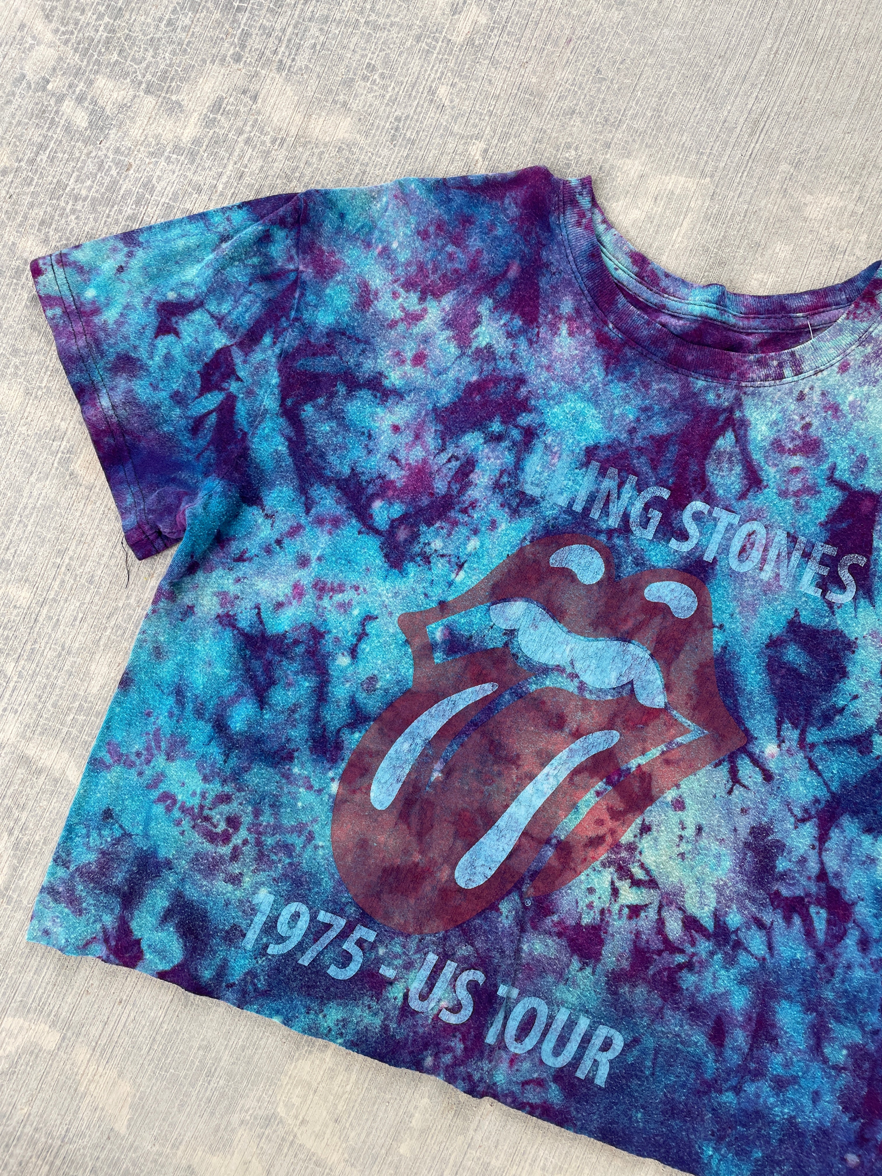 The Rolling Stones Hot Lips Short Sleeve Galaxy Tie Dye Crop Top | Women's Large