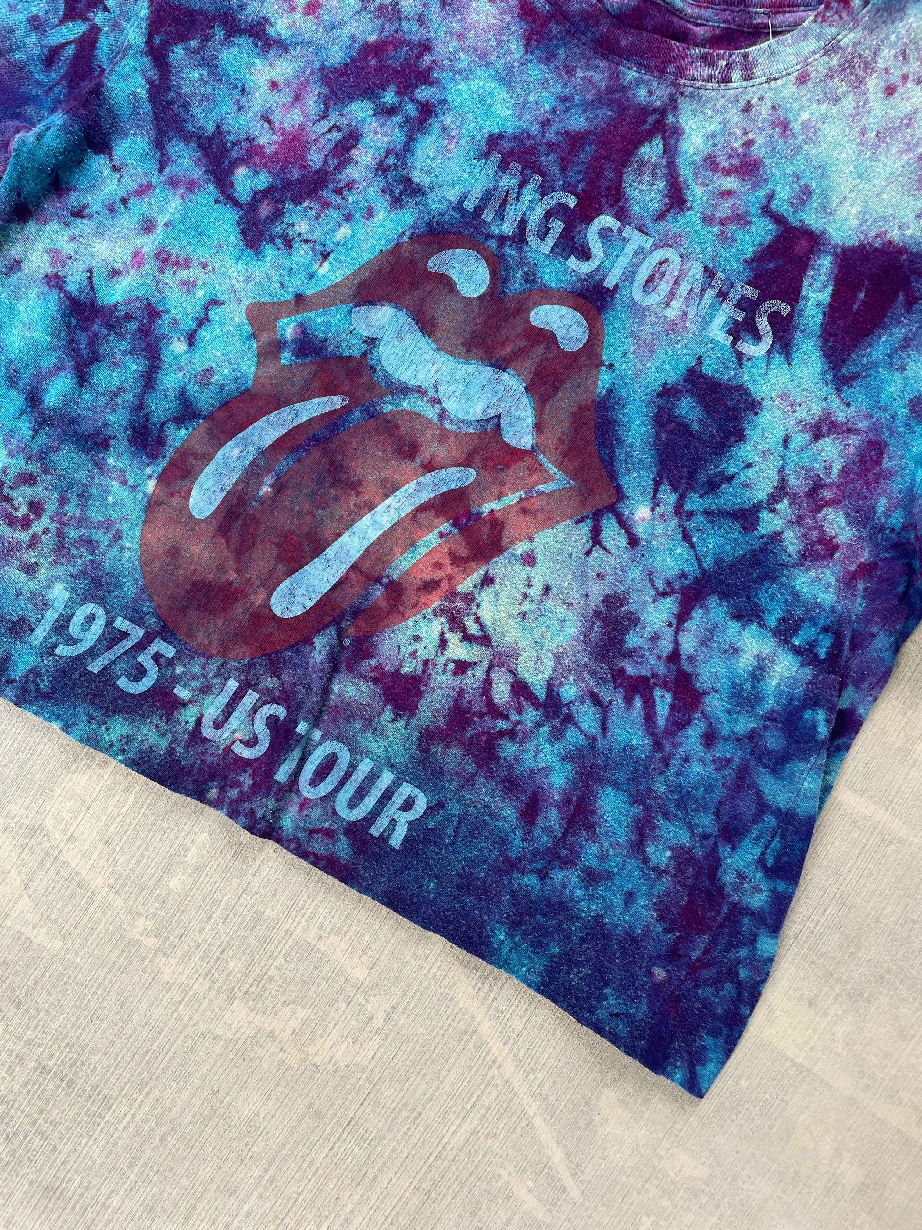 The Rolling Stones Hot Lips Short Sleeve Galaxy Tie Dye Crop Top | Women's Large