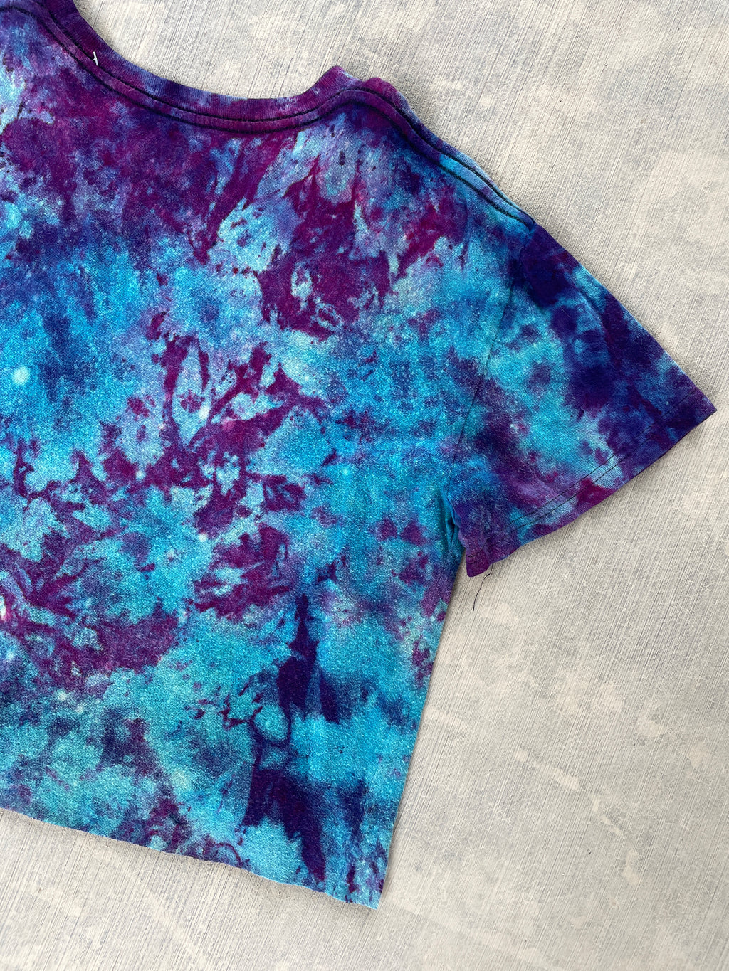 The Rolling Stones Hot Lips Short Sleeve Galaxy Tie Dye Crop Top | Women's Large