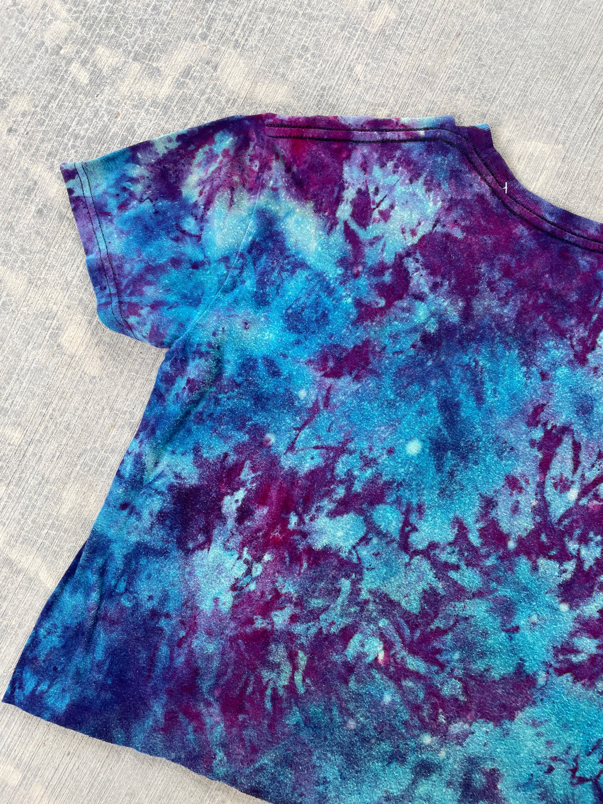 The Rolling Stones Hot Lips Short Sleeve Galaxy Tie Dye Crop Top | Women's Large