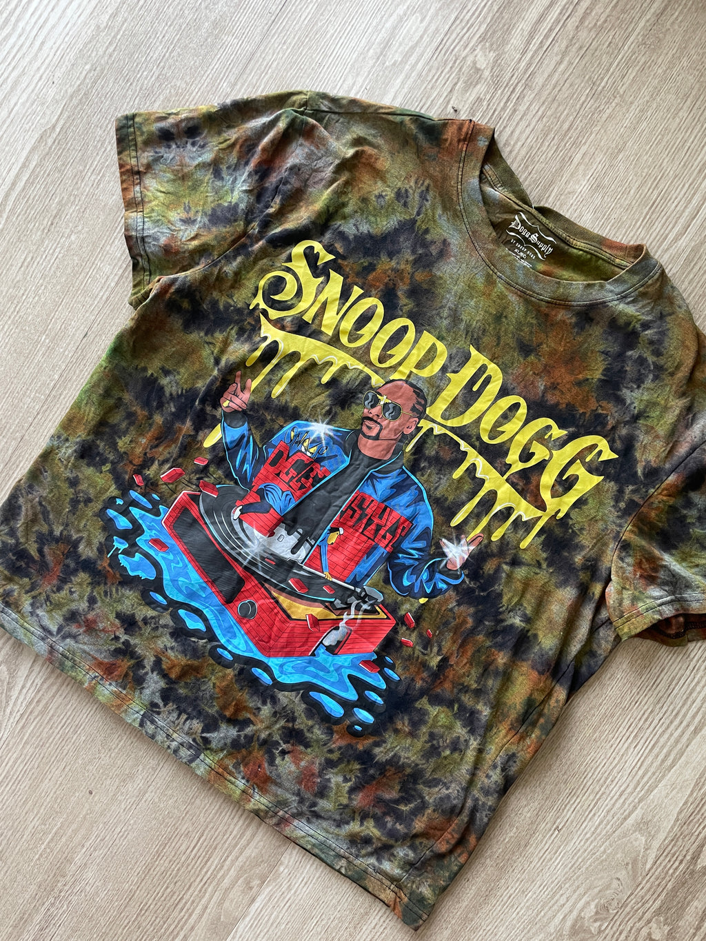 XL Women's Snoop Dogg Doggy Style Tie Dye Short Sleeve T-Shirt | One-Of-a-Kind Upcycled Black and Green Crumpled Top