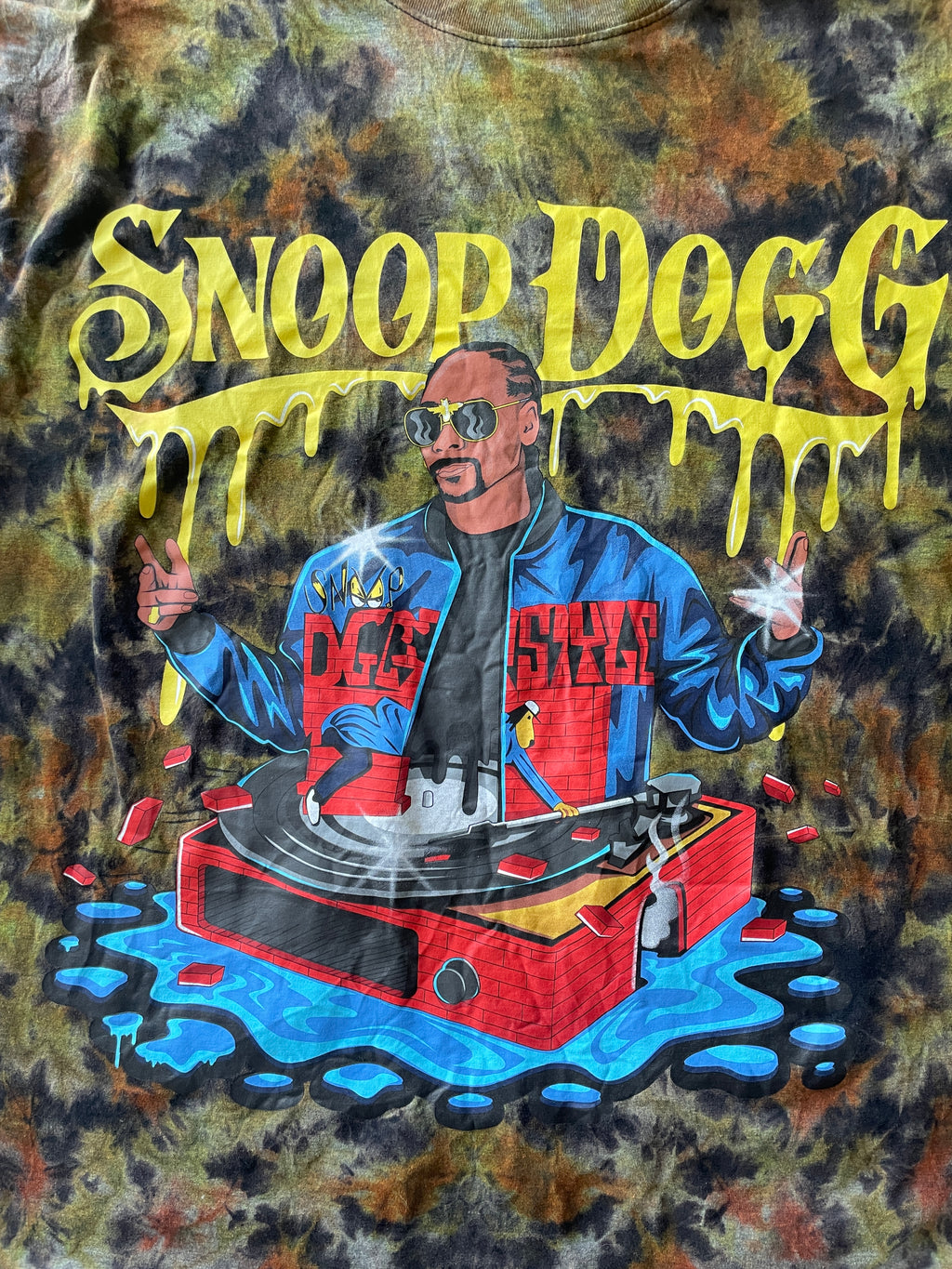 XL Women's Snoop Dogg Doggy Style Tie Dye Short Sleeve T-Shirt | One-Of-a-Kind Upcycled Black and Green Crumpled Top