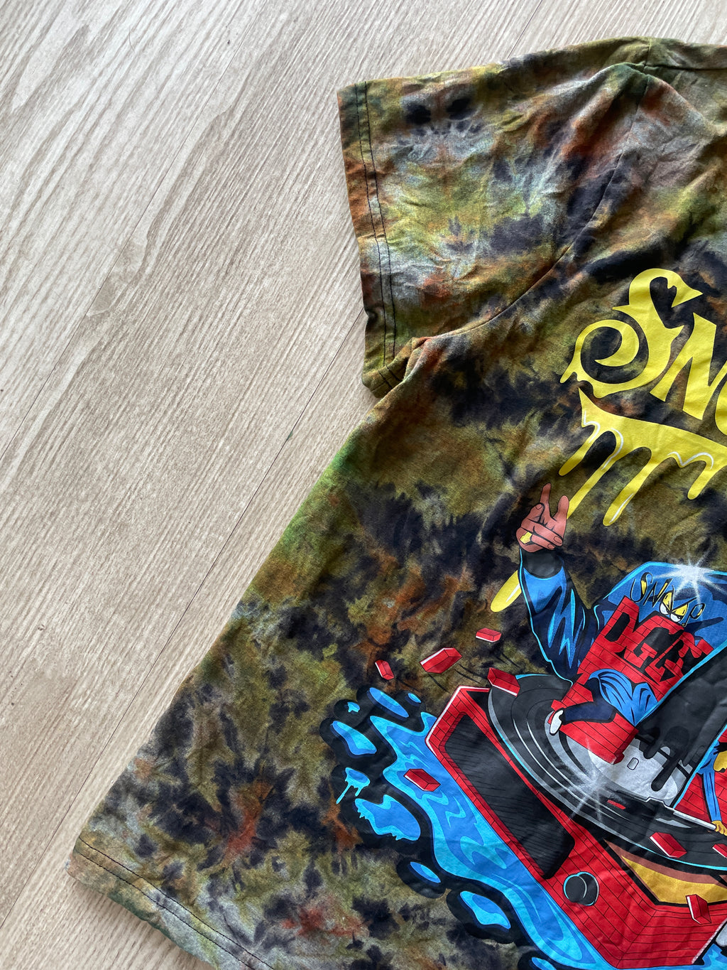 XL Women's Snoop Dogg Doggy Style Tie Dye Short Sleeve T-Shirt | One-Of-a-Kind Upcycled Black and Green Crumpled Top