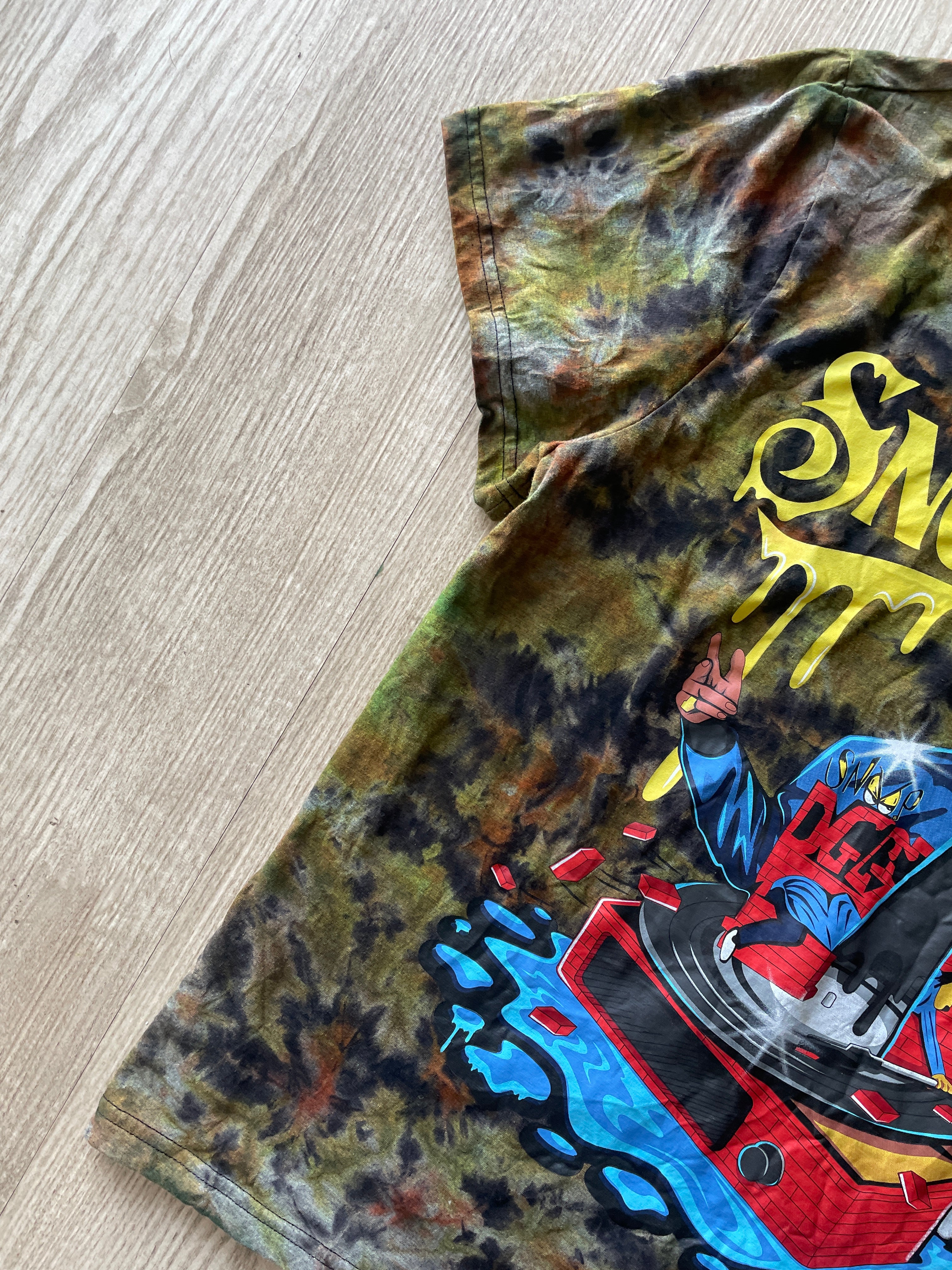 XL Women's Snoop Dogg Doggy Style Tie Dye Short Sleeve T-Shirt | One-Of-a-Kind Upcycled Black and Green Crumpled Top