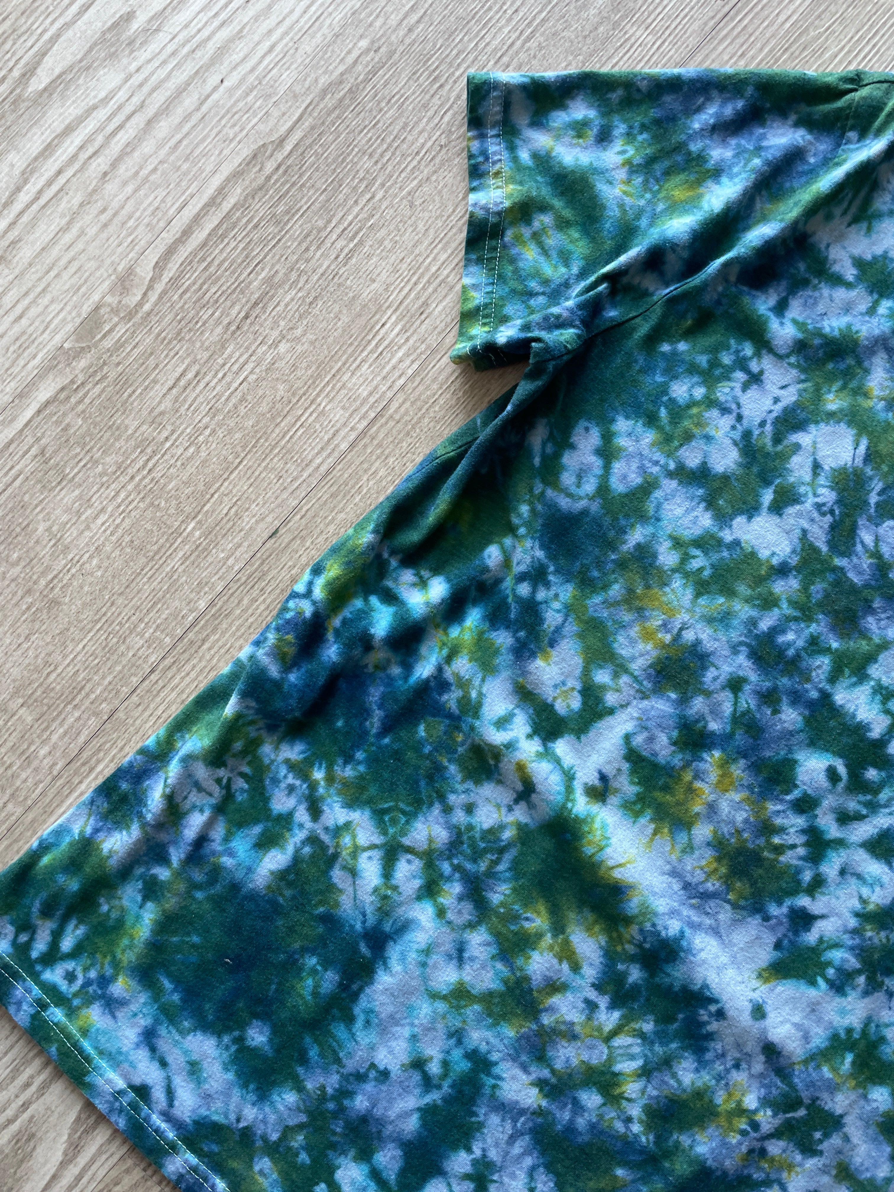 Medium Men's LITE IPA Reverse Tie Dye Short Sleeve T-Shirt | One-Of-a-Kind Upcycled White and Blue Crumpled Top