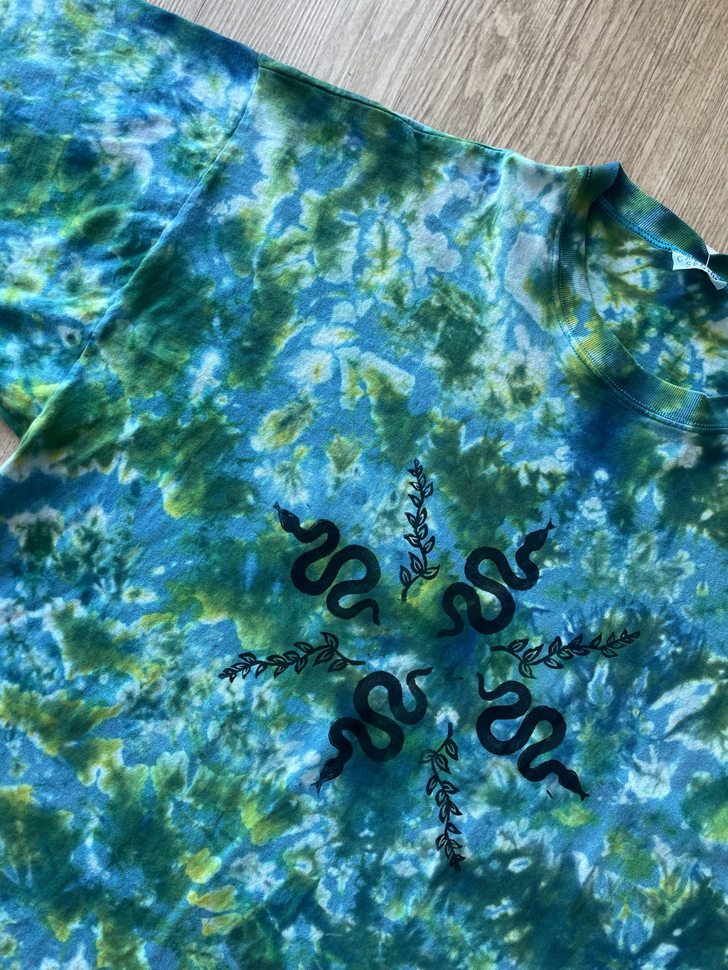 3XL Men's Handprinted Snakes and Vines Handmade Tie Dye Short Sleeve T-Shirt | One-Of-a-Kind Upcycled Blue, Green, and White Crumpled Top