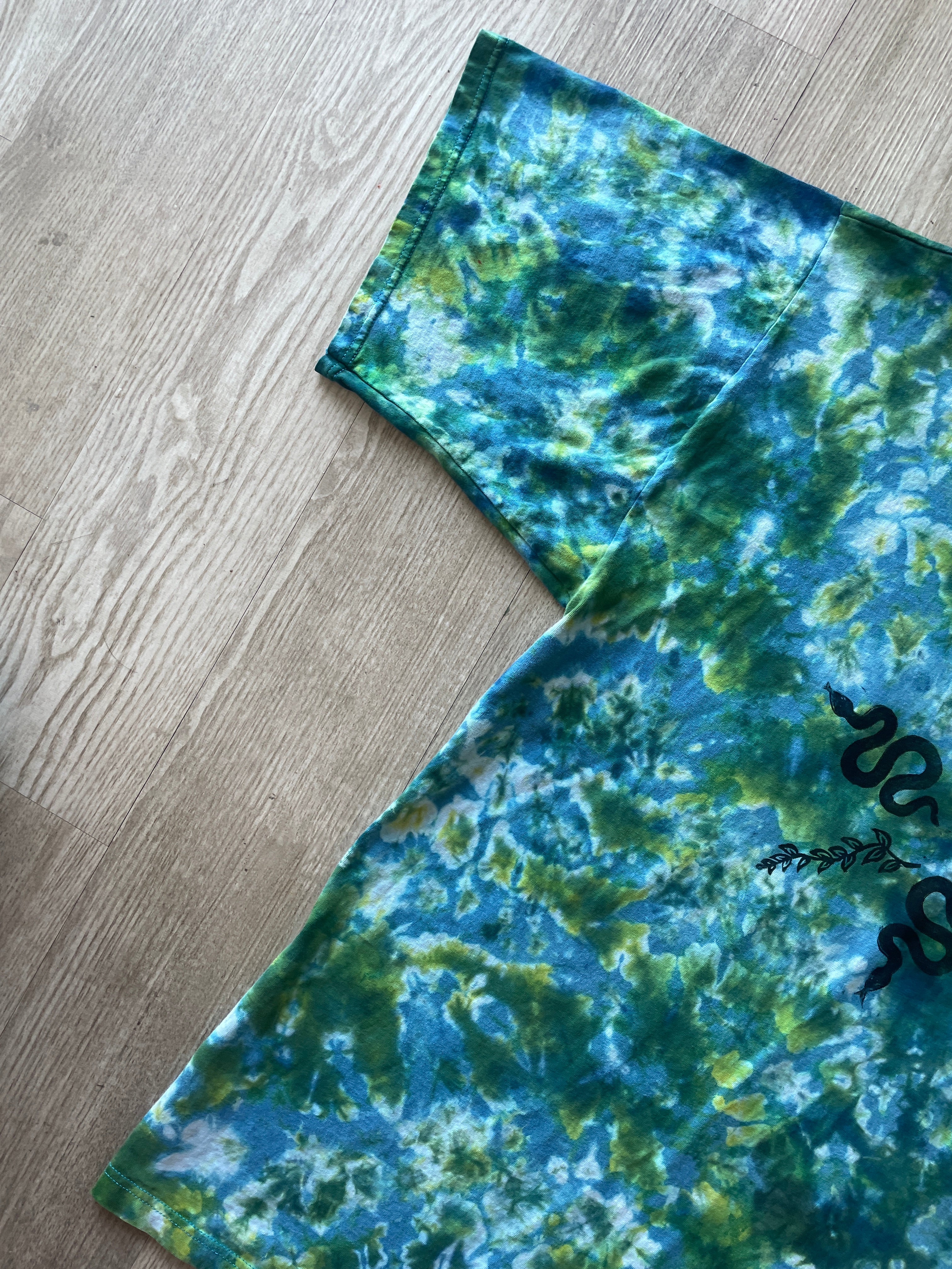 3XL Men's Handprinted Snakes and Vines Handmade Tie Dye Short Sleeve T-Shirt | One-Of-a-Kind Upcycled Blue, Green, and White Crumpled Top