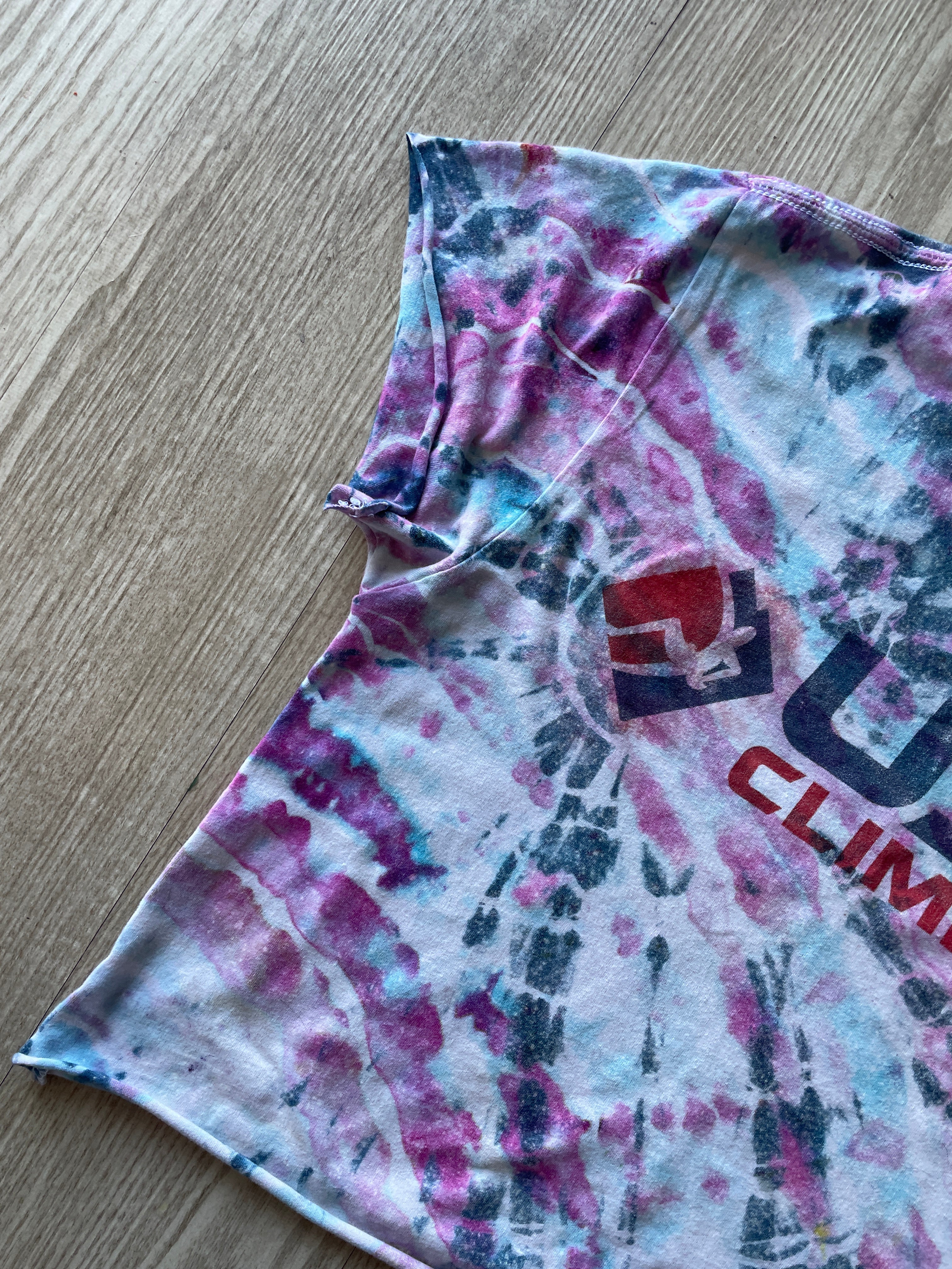 Small Men’s USA Climbing Handmade Geode Tie Dye Cropped T-Shirt | Blue and Pink Tie Dye Short Sleeve Crop Top