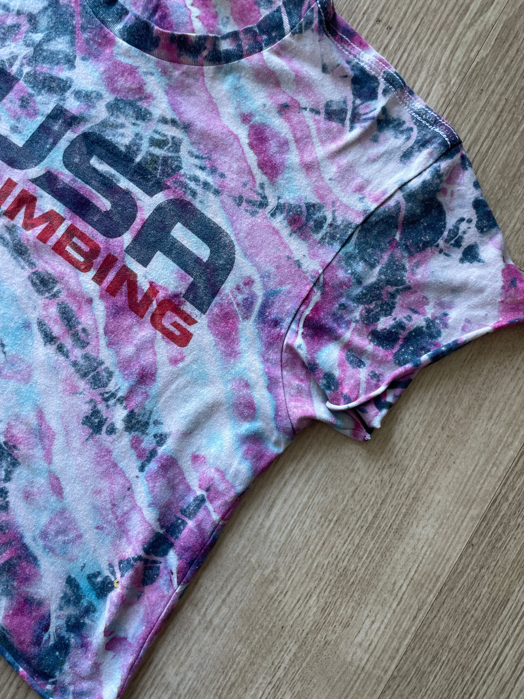Small Men’s USA Climbing Handmade Geode Tie Dye Cropped T-Shirt | Blue and Pink Tie Dye Short Sleeve Crop Top