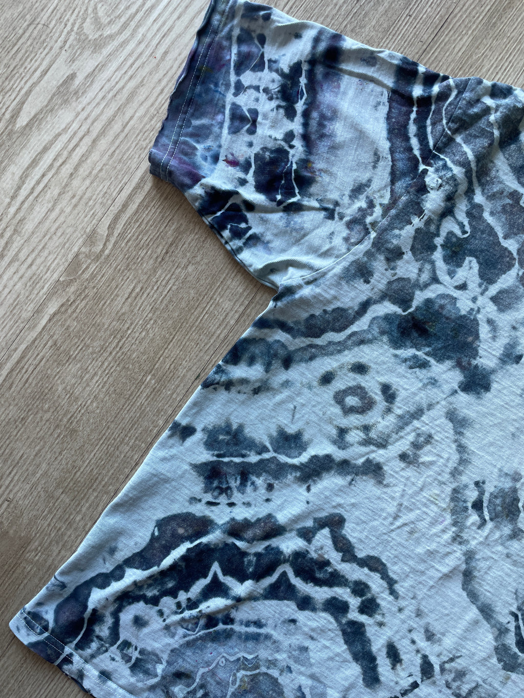 L/XL Men’s Vintage, Thrashed Carhartt Handmade Geode Tie Dye Short Sleeve T-Shirt | One-Of-a-Kind Upcycled Gray and Black Handmade Tie Dye Top